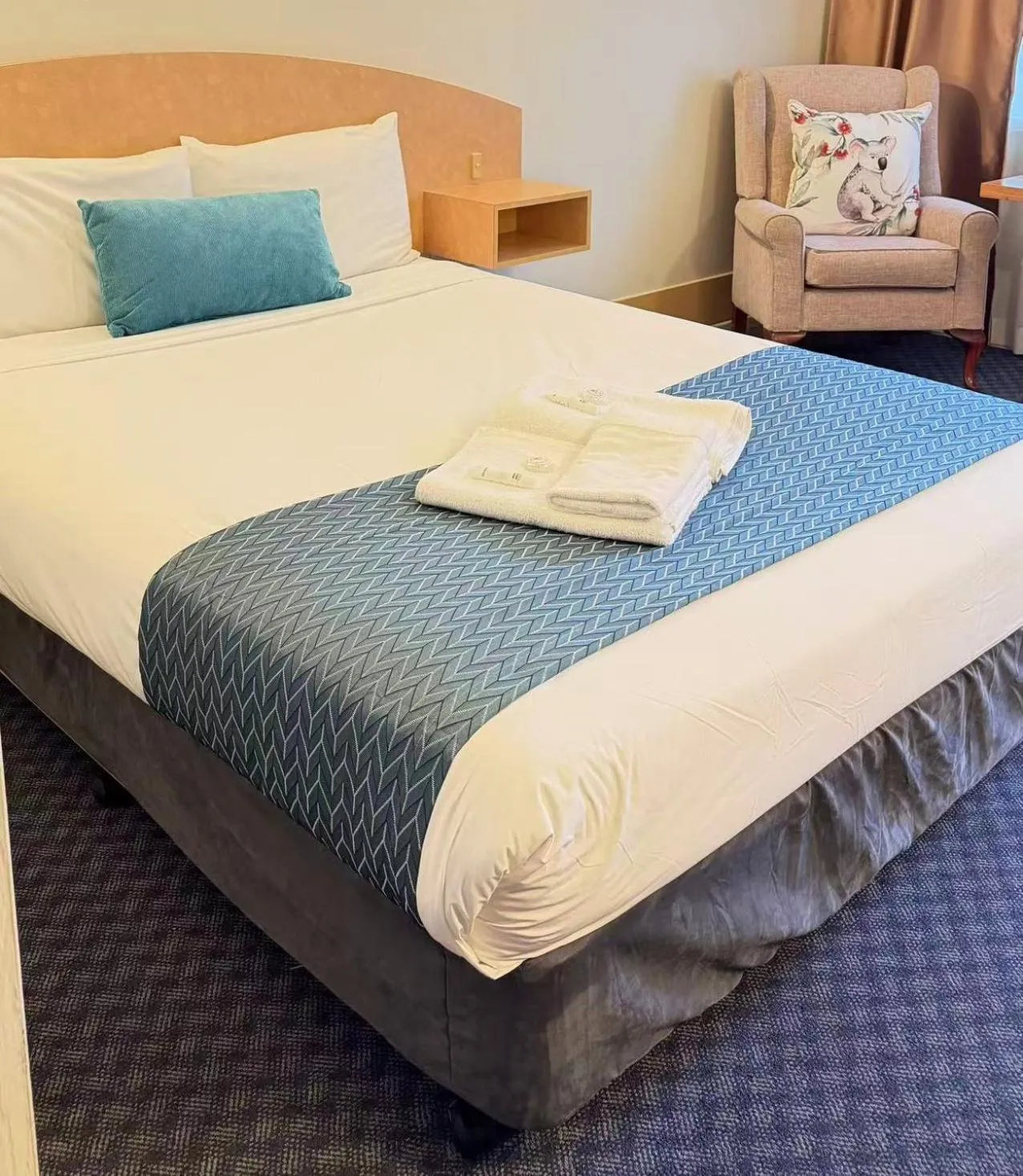 Bed in Parkville Motel