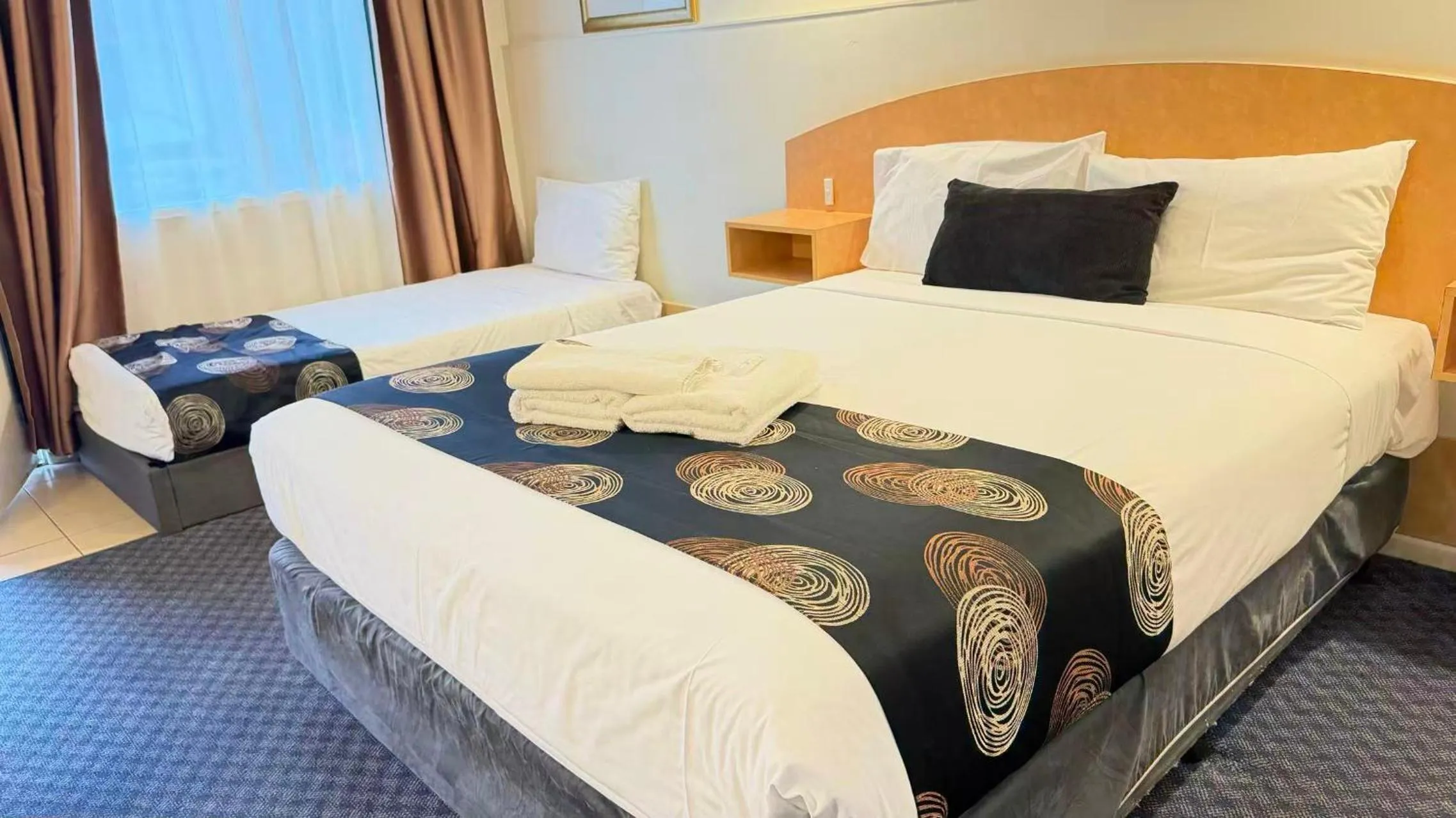 Bed in Parkville Motel