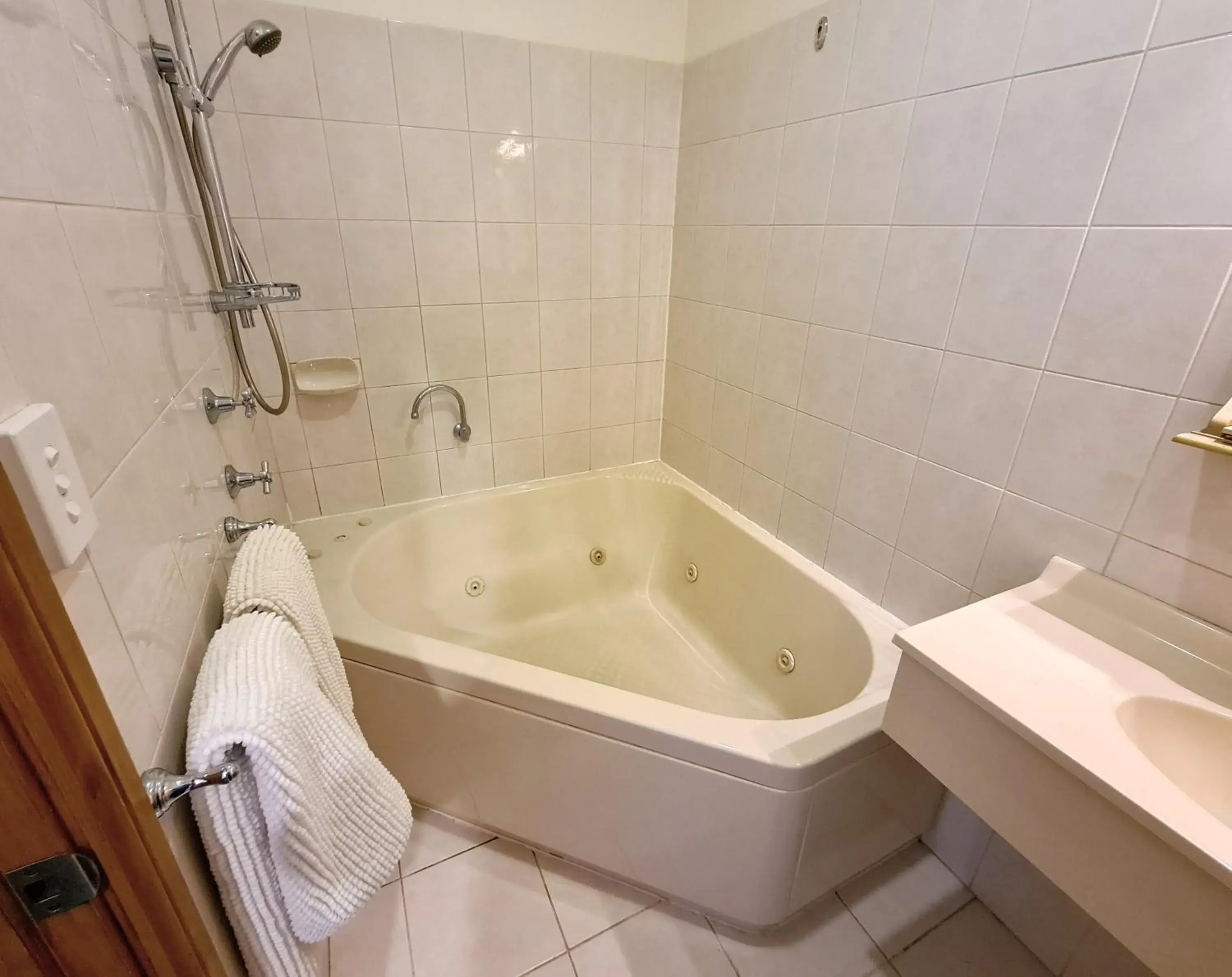 Bathroom in Forest Lodge Resort Bathroom in Forest Lodge Resort