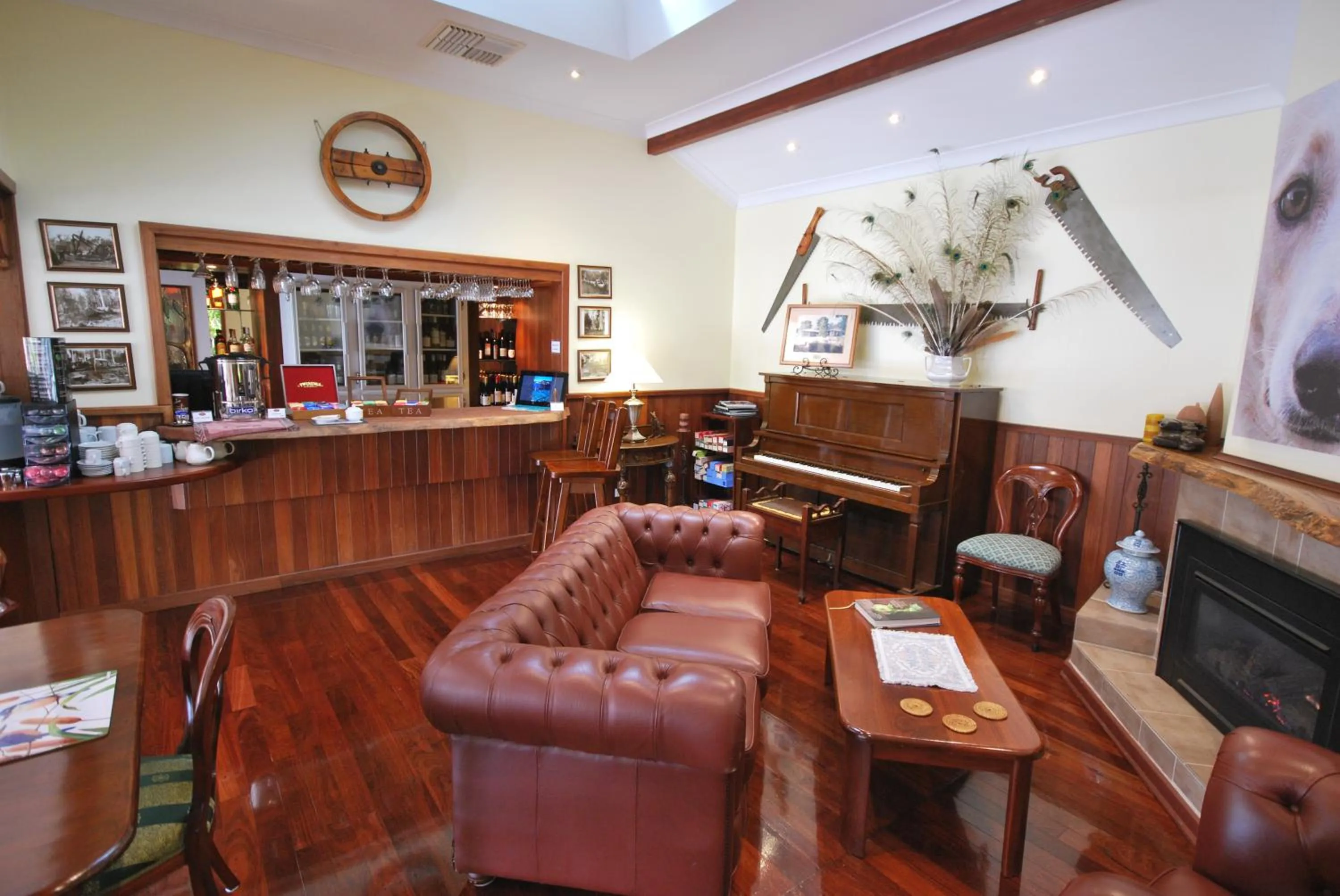 Restaurant/places to eat in Forest Lodge Resort