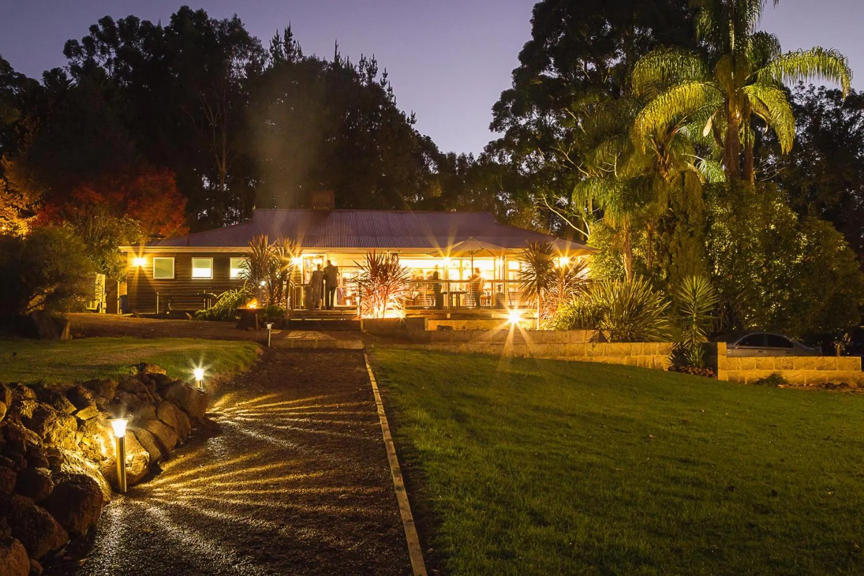 Restaurant/places to eat in Forest Lodge Resort