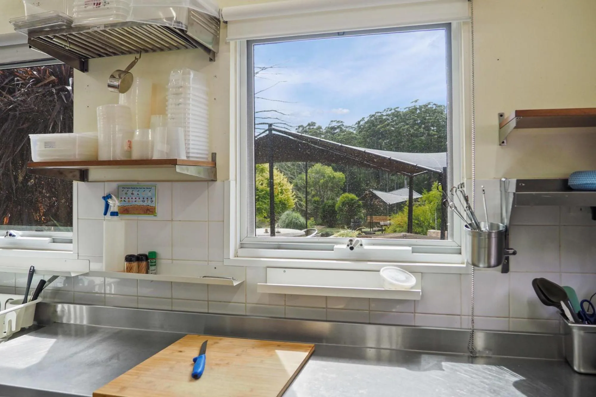 Restaurant/places to eat in Forest Lodge Resort