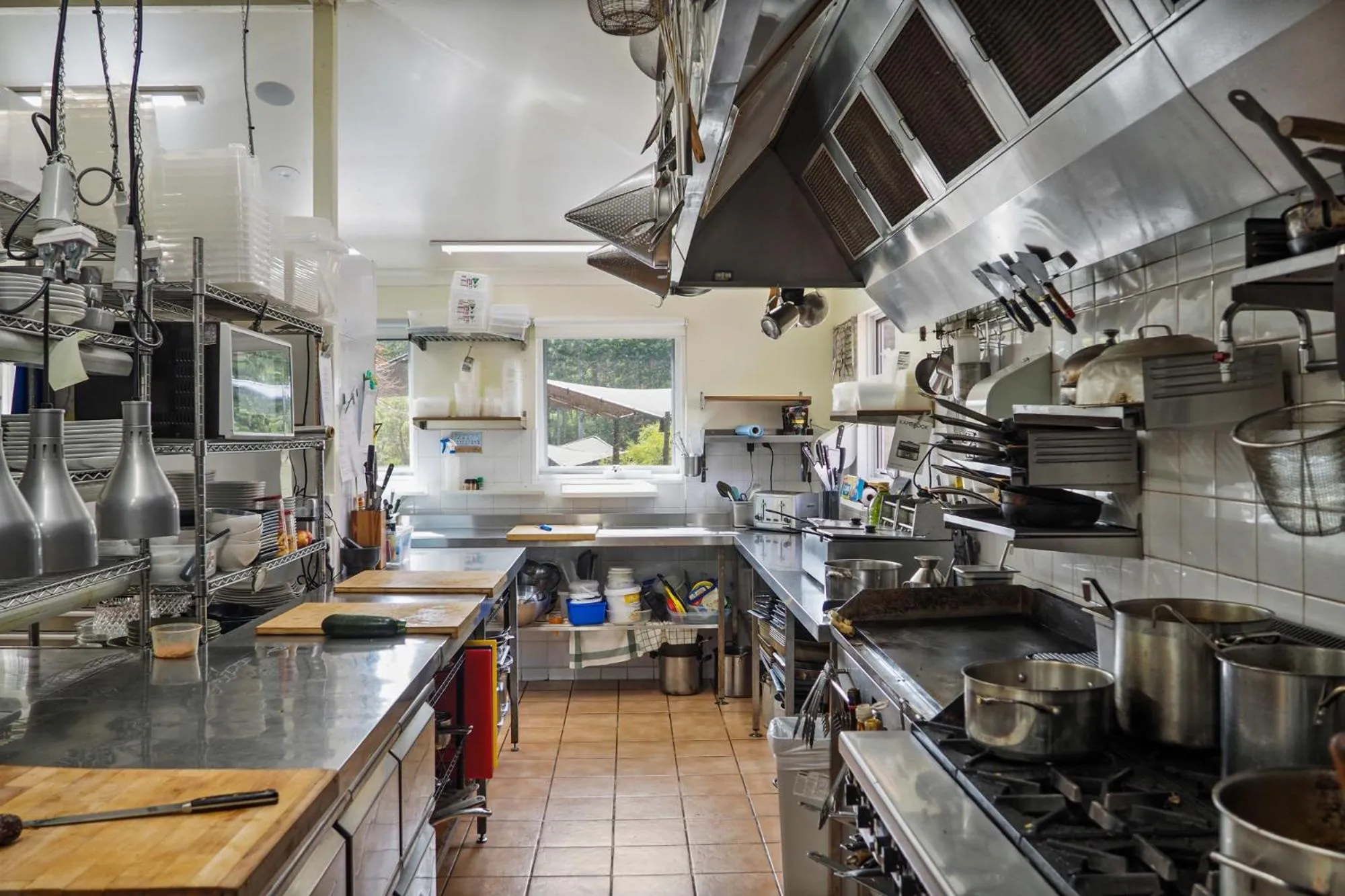 Restaurant/places to eat in Forest Lodge Resort