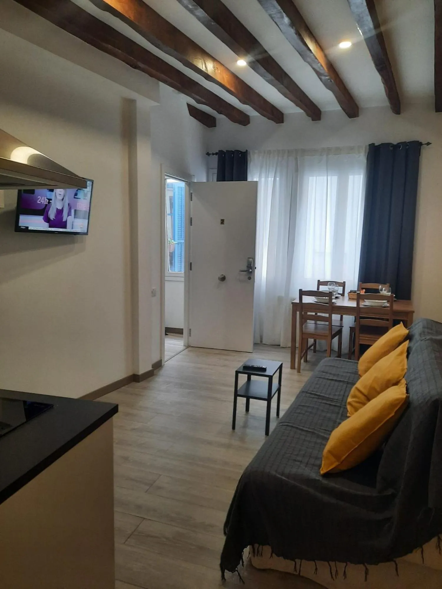 Communal lounge/ TV room in Apartaco Apartamentos