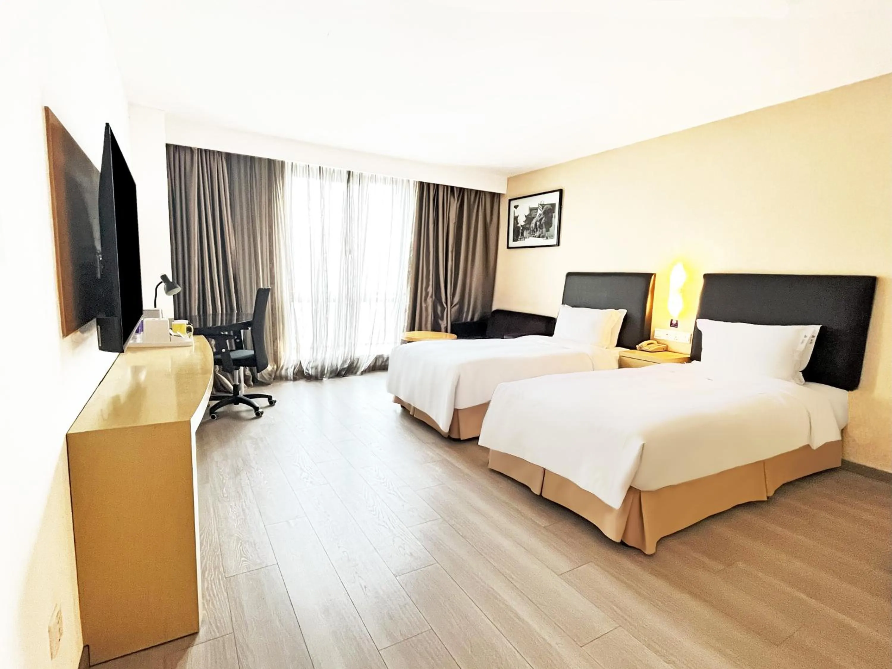 Photo of the whole room, Bed in Holiday Inn Express Changzhou Centre by IHG