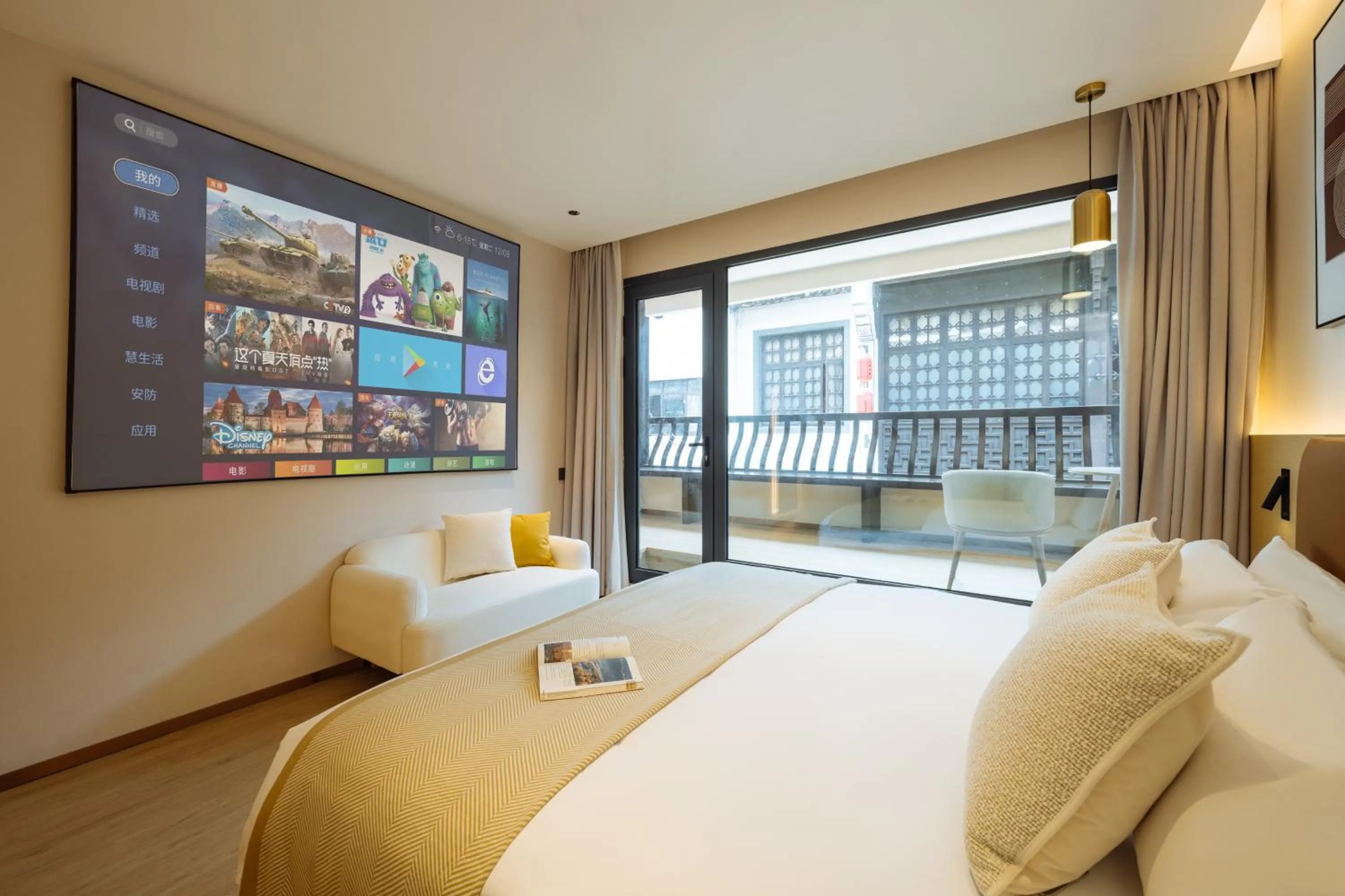 Photo of the whole room, Bed in Old Street Yun Zhu Hotel