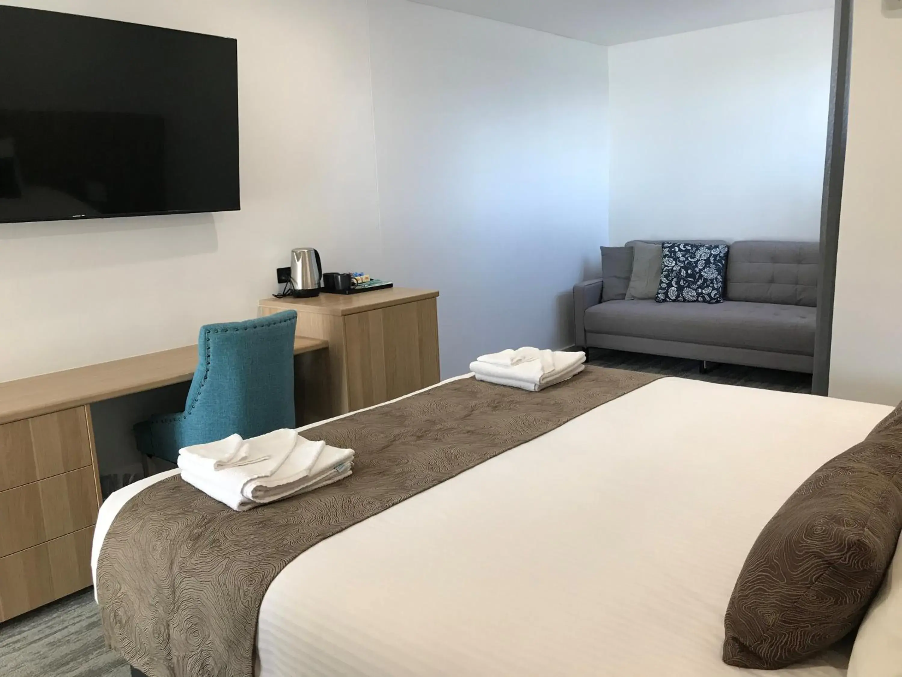 Bed in The Osmond Motel & Apartments Bed in The Osmond Motel & Apartments