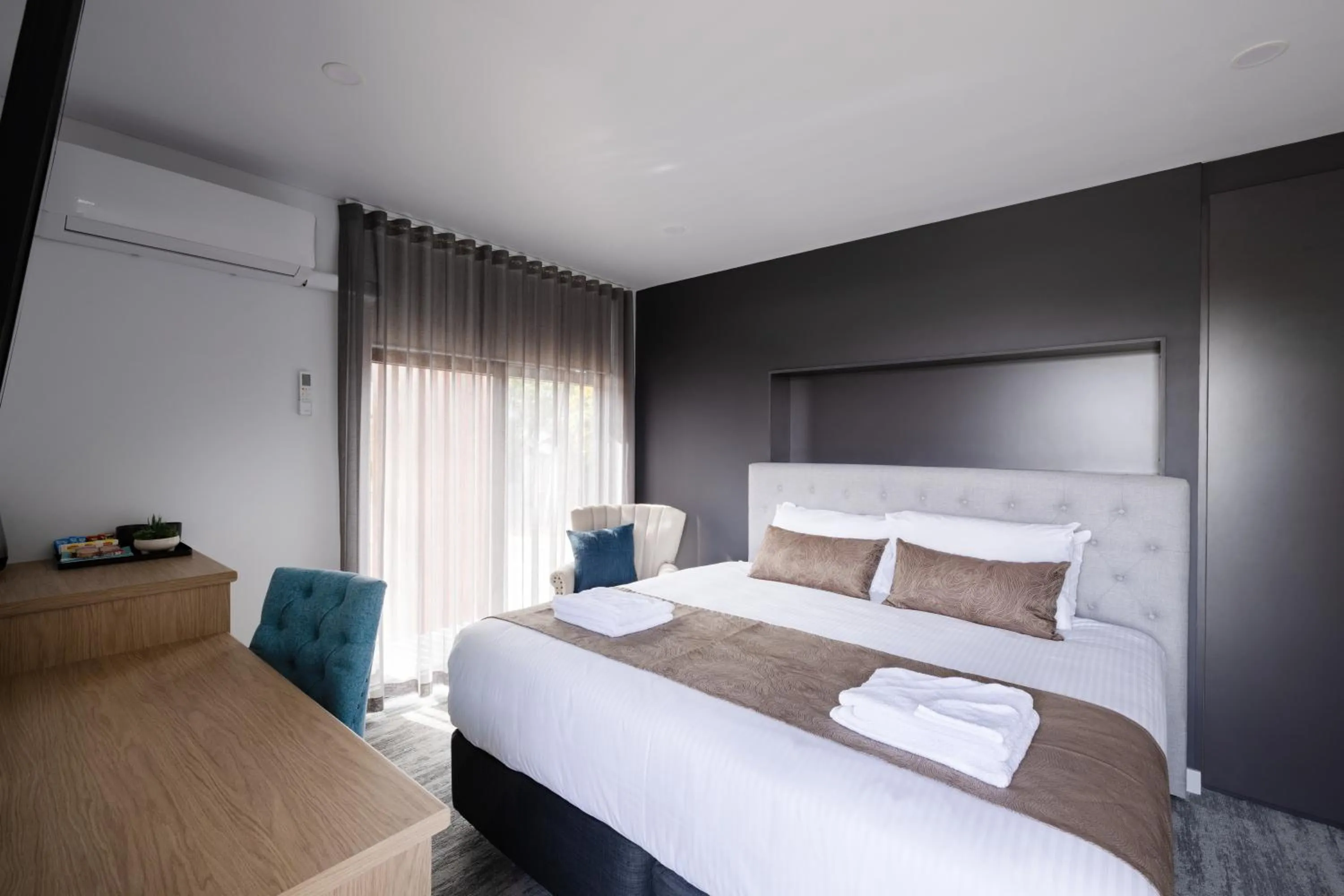 Bedroom, Bed in The Osmond Motel & Apartments