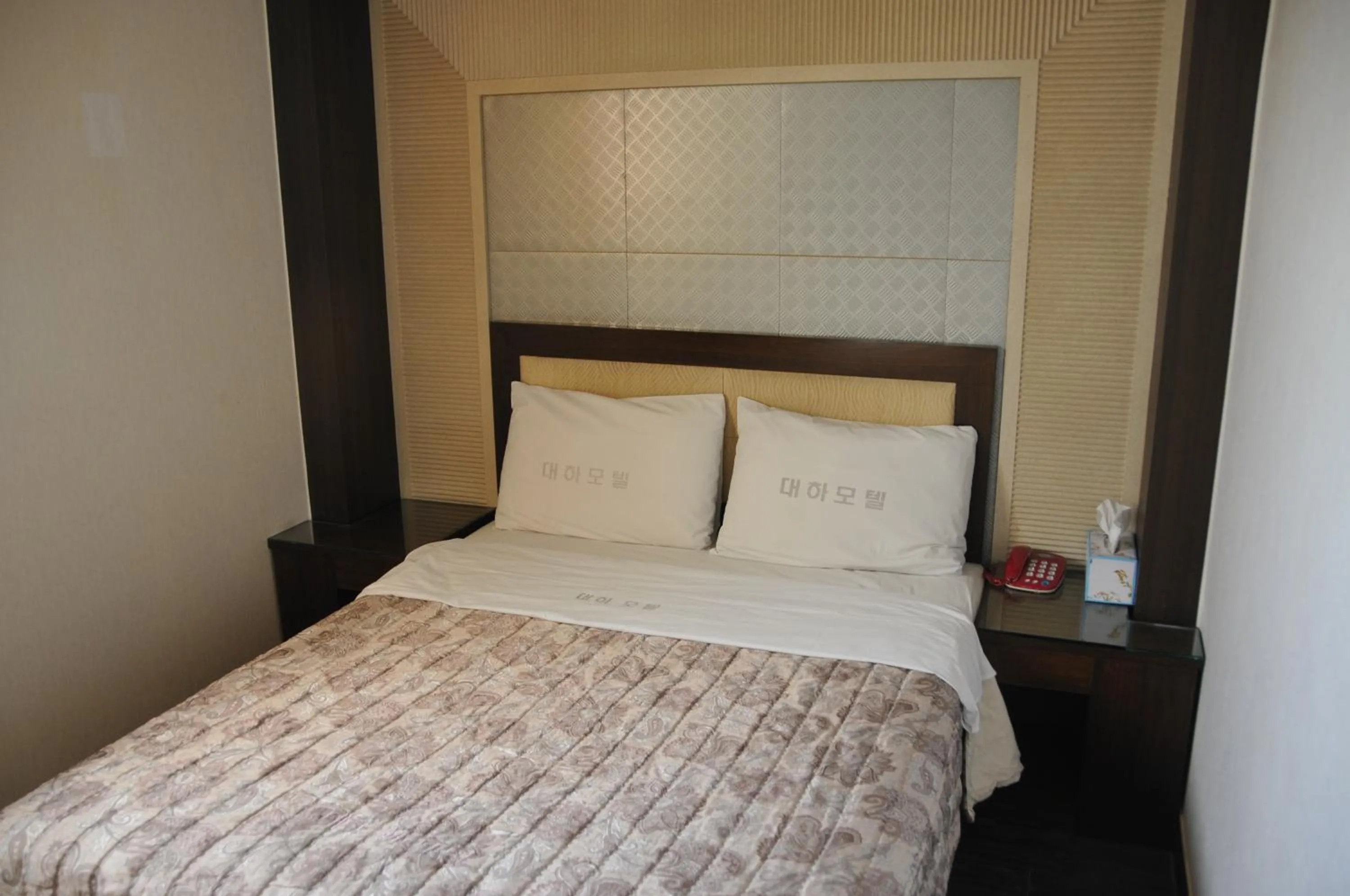 Bed in Motel Daeha