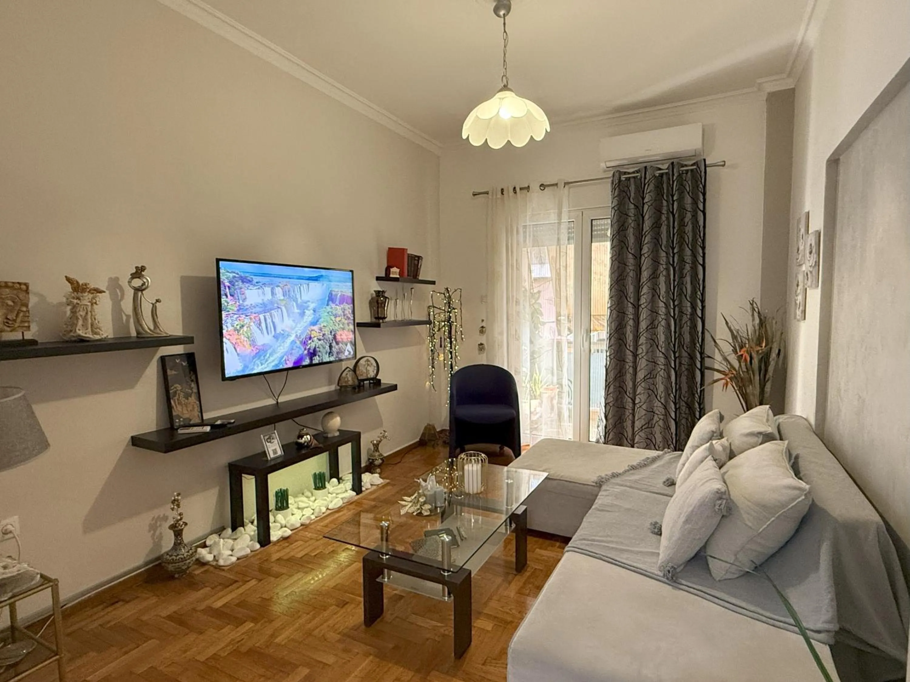 2 Bedrooms Apartment Center of Athens 4 min Subway