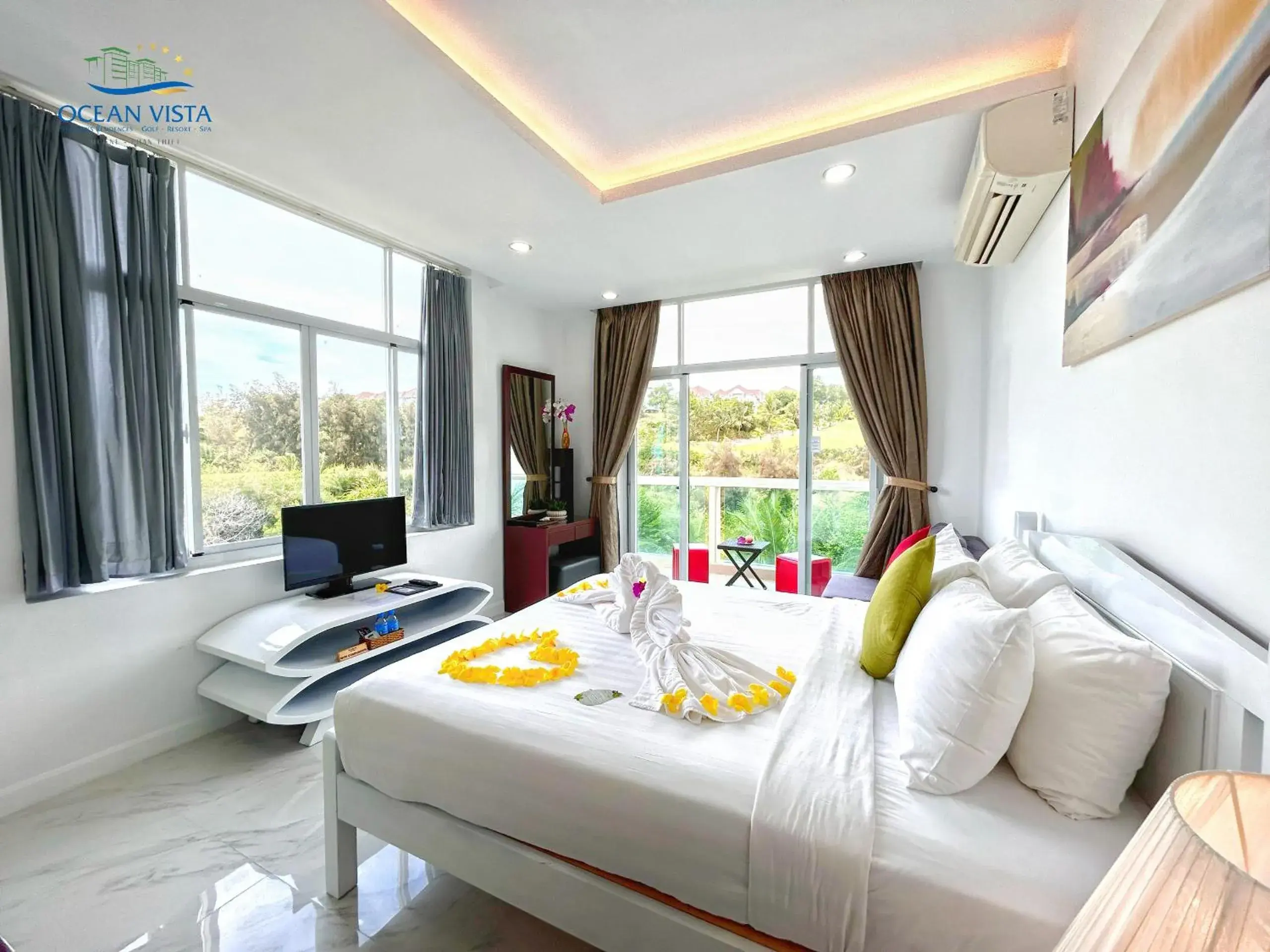 Bed in Ocean Vista Bed in Ocean Vista