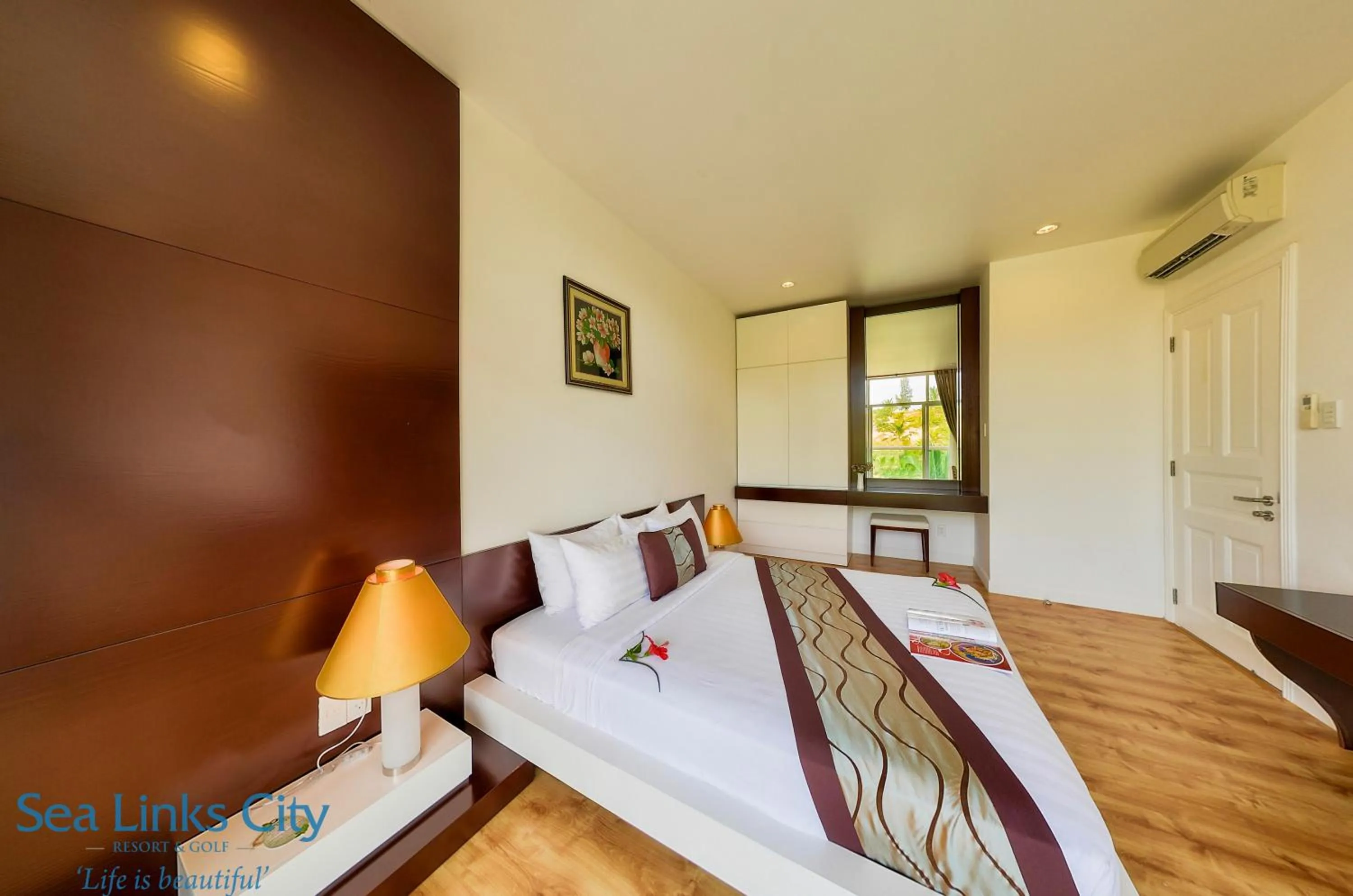 Bedroom, Bed in Ocean Vista