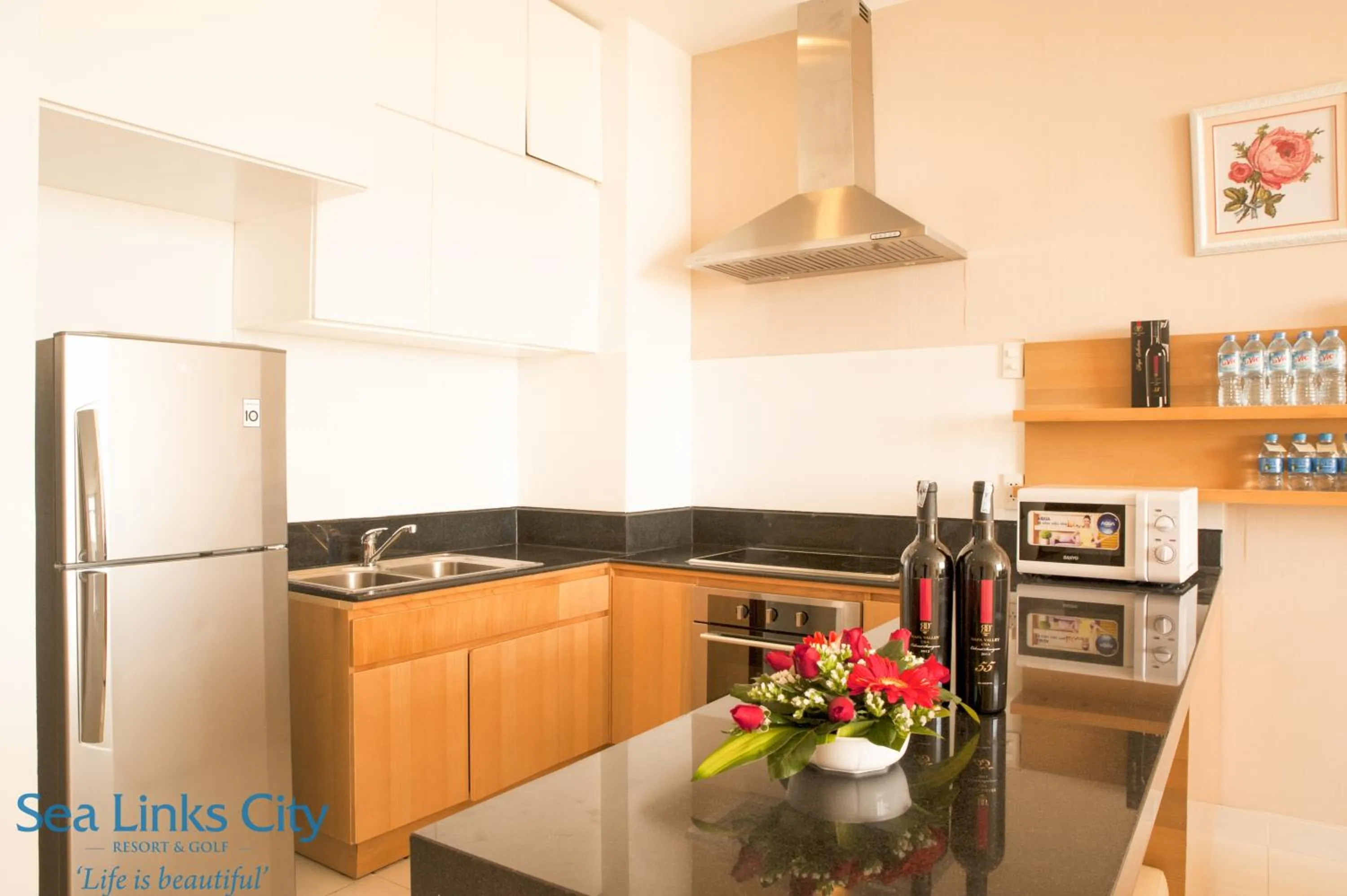 Kitchen or kitchenette in Ocean Vista