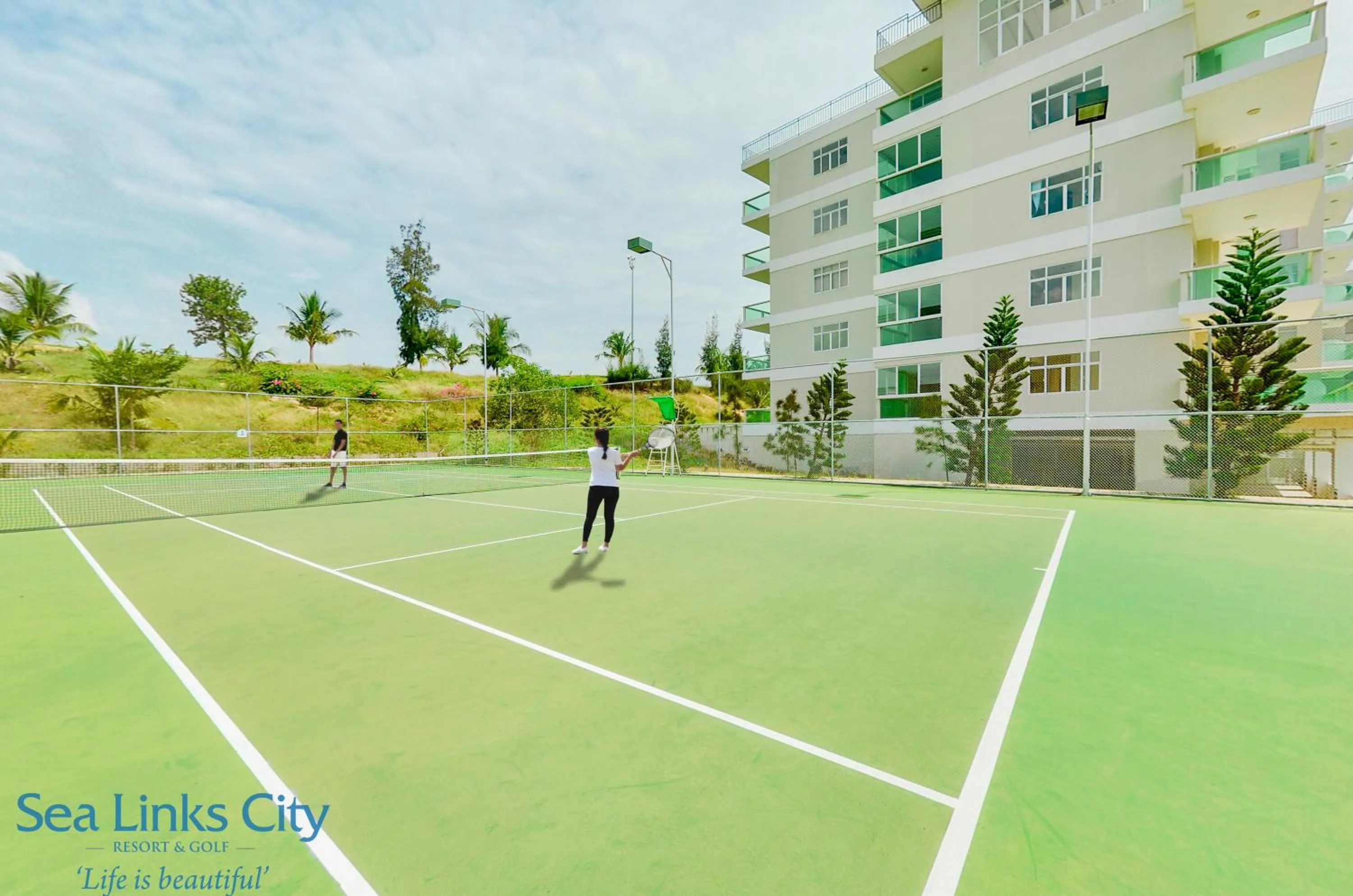 Tennis court in Ocean Vista