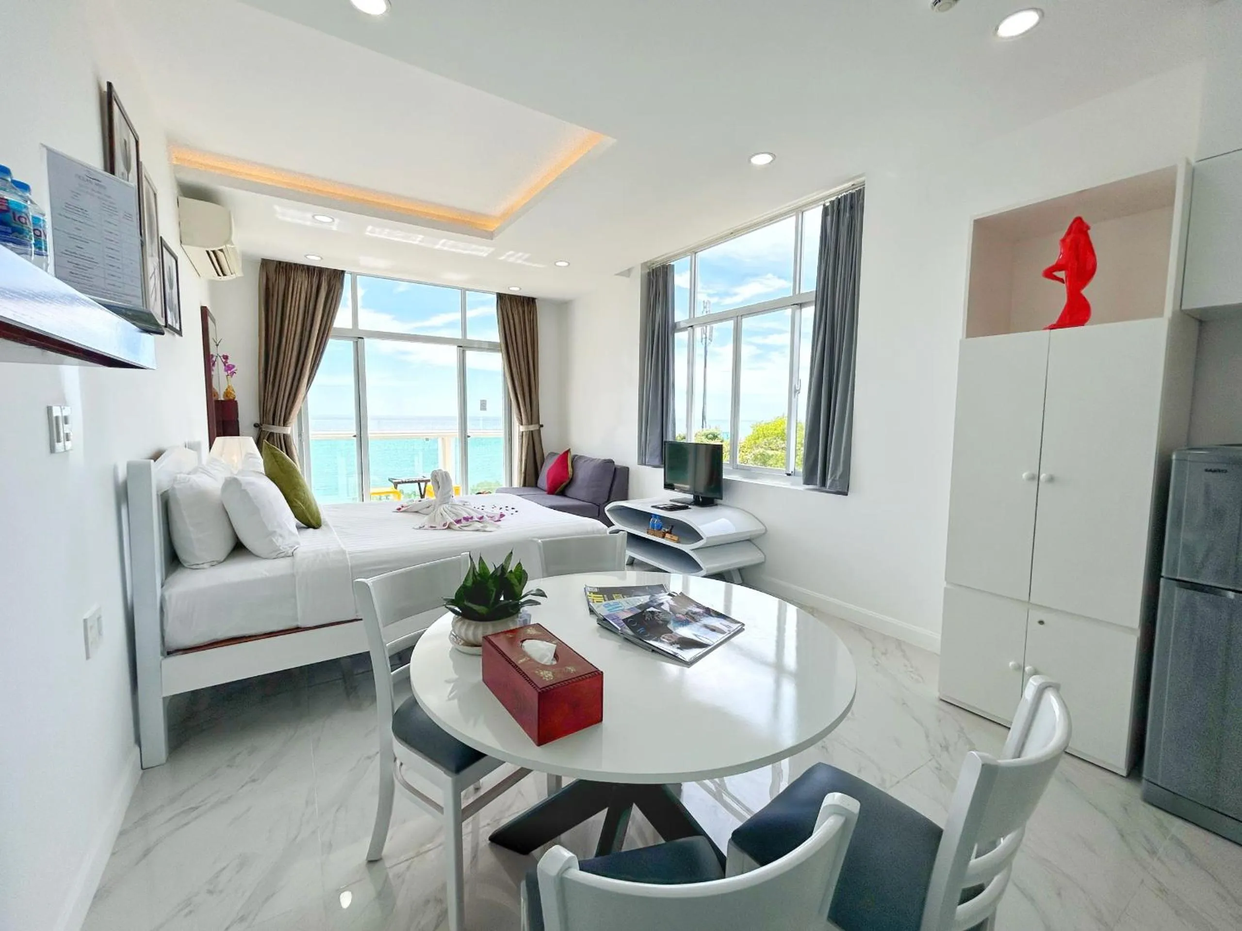 Seating area in Ocean Vista