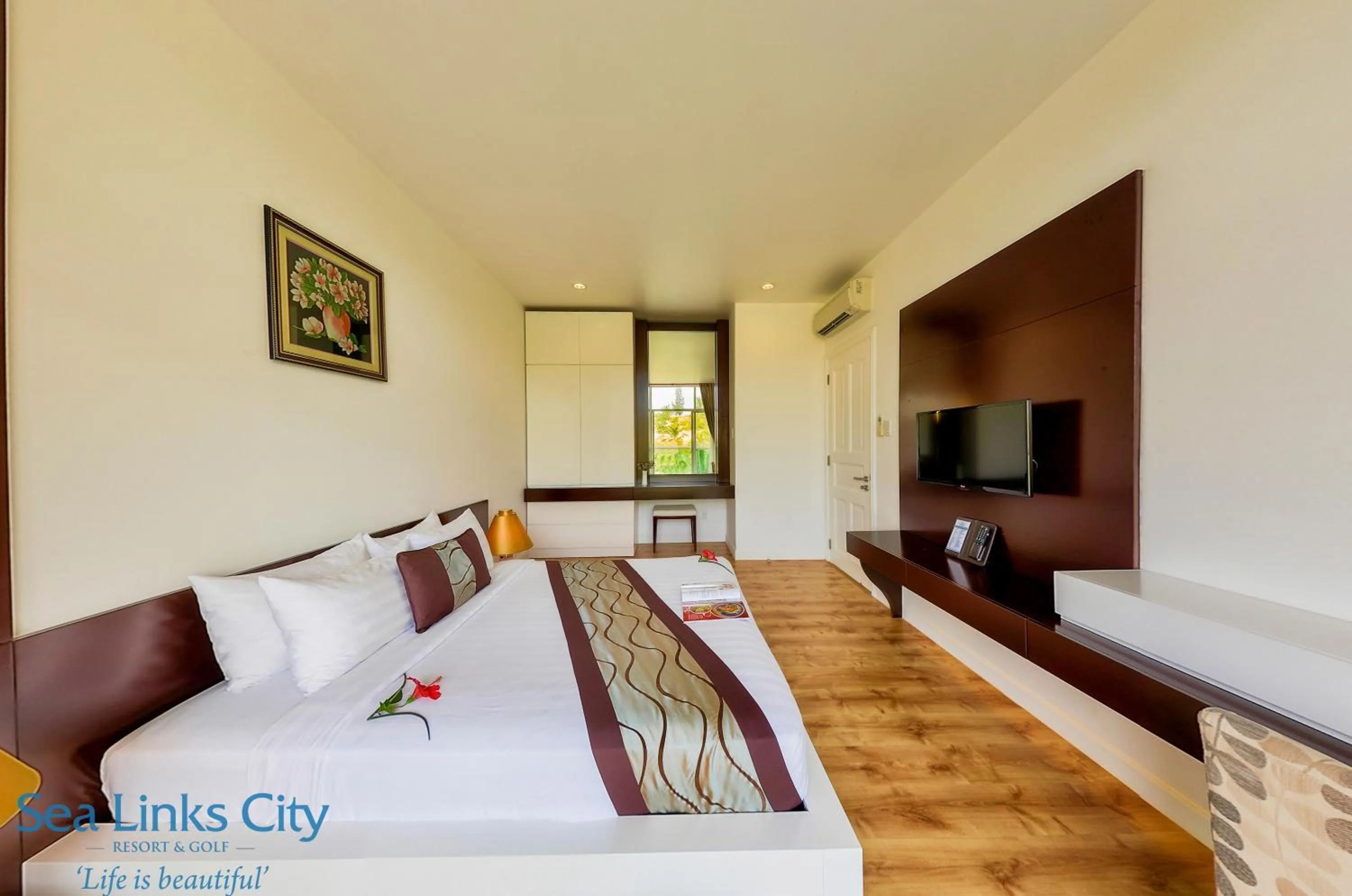 Bedroom, Bed in Ocean Vista