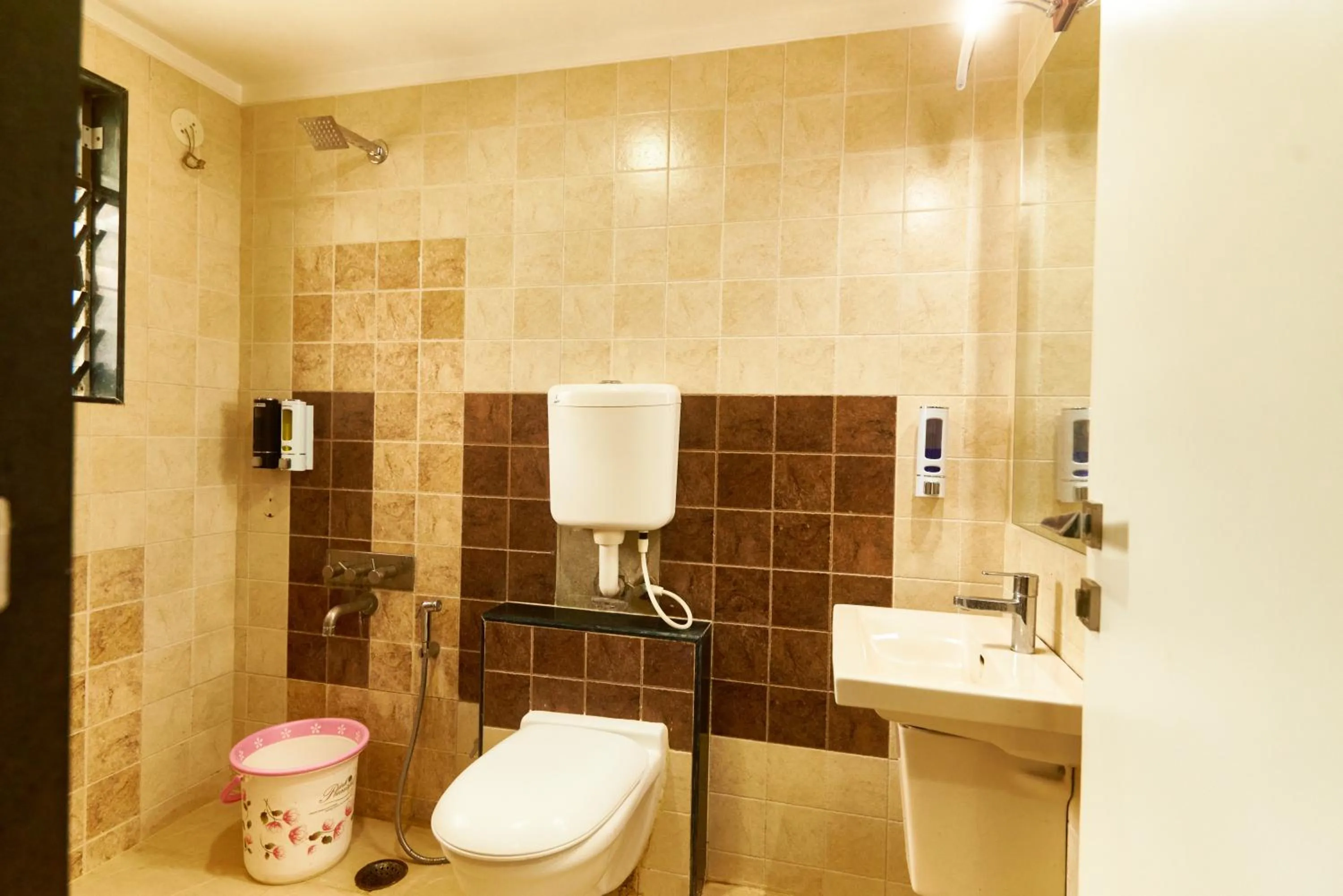 Shower in Hotel Anand Heritage