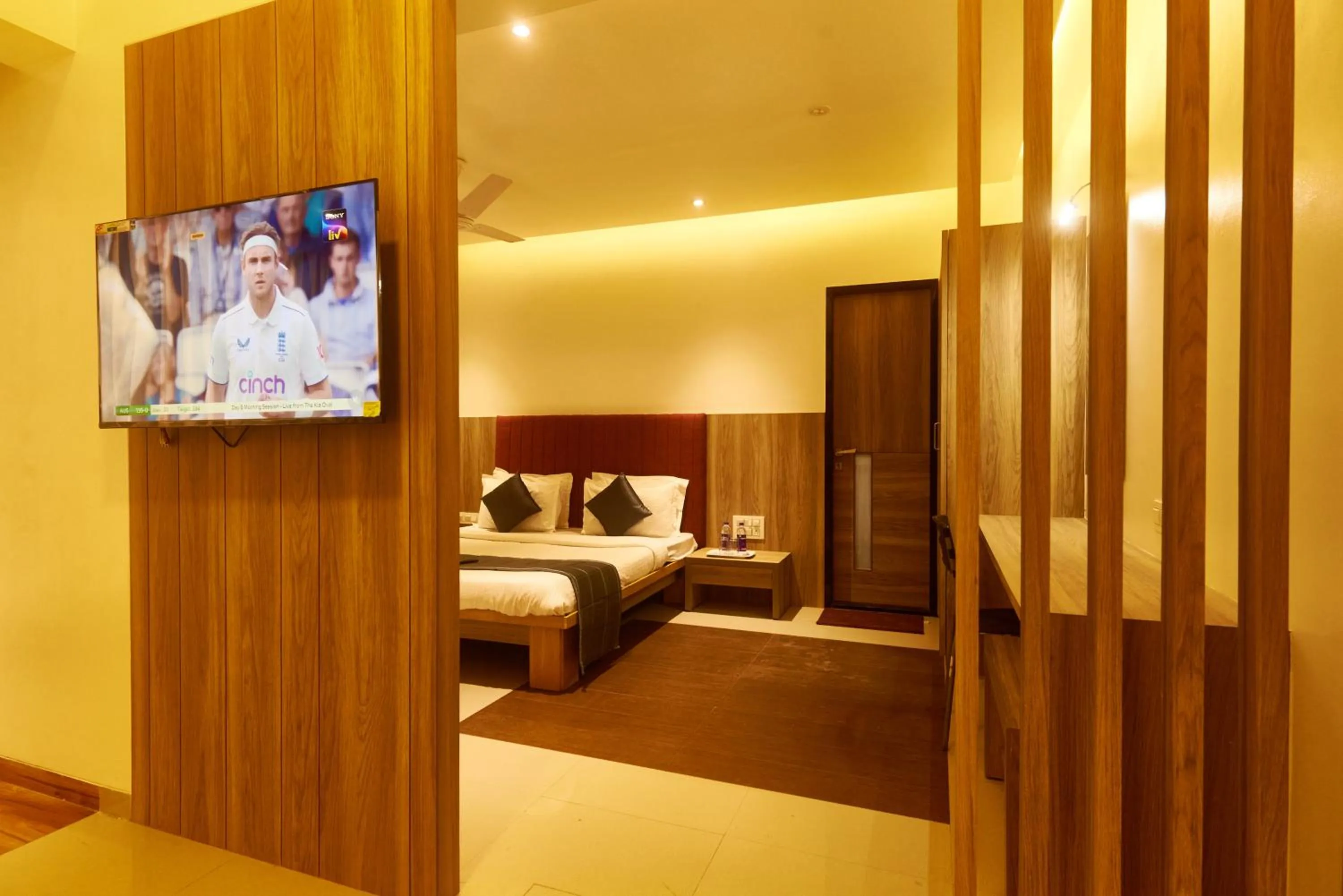 TV and multimedia, Bed in Hotel Anand Heritage