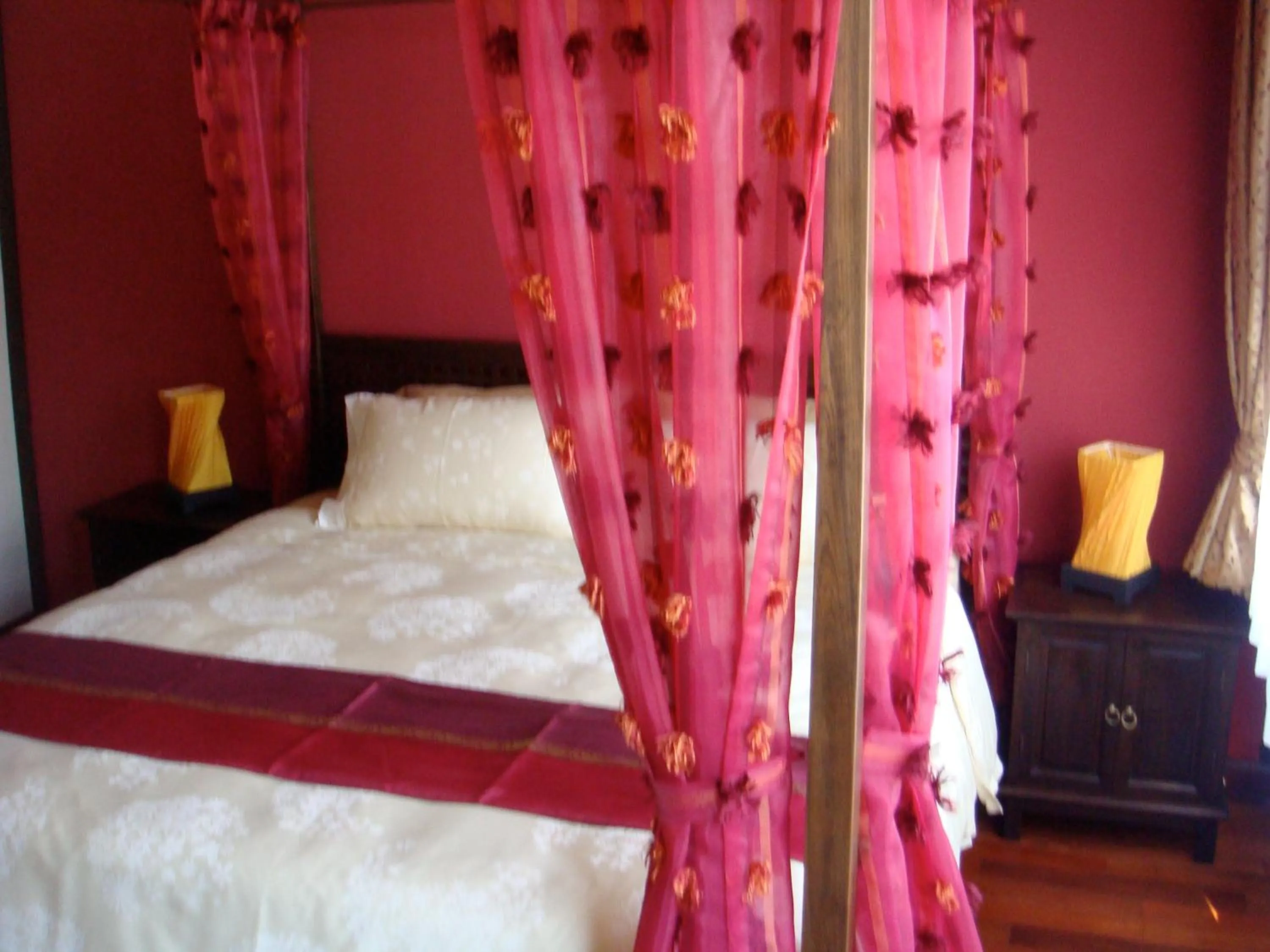 Bed in Sunset Apartment Phuket