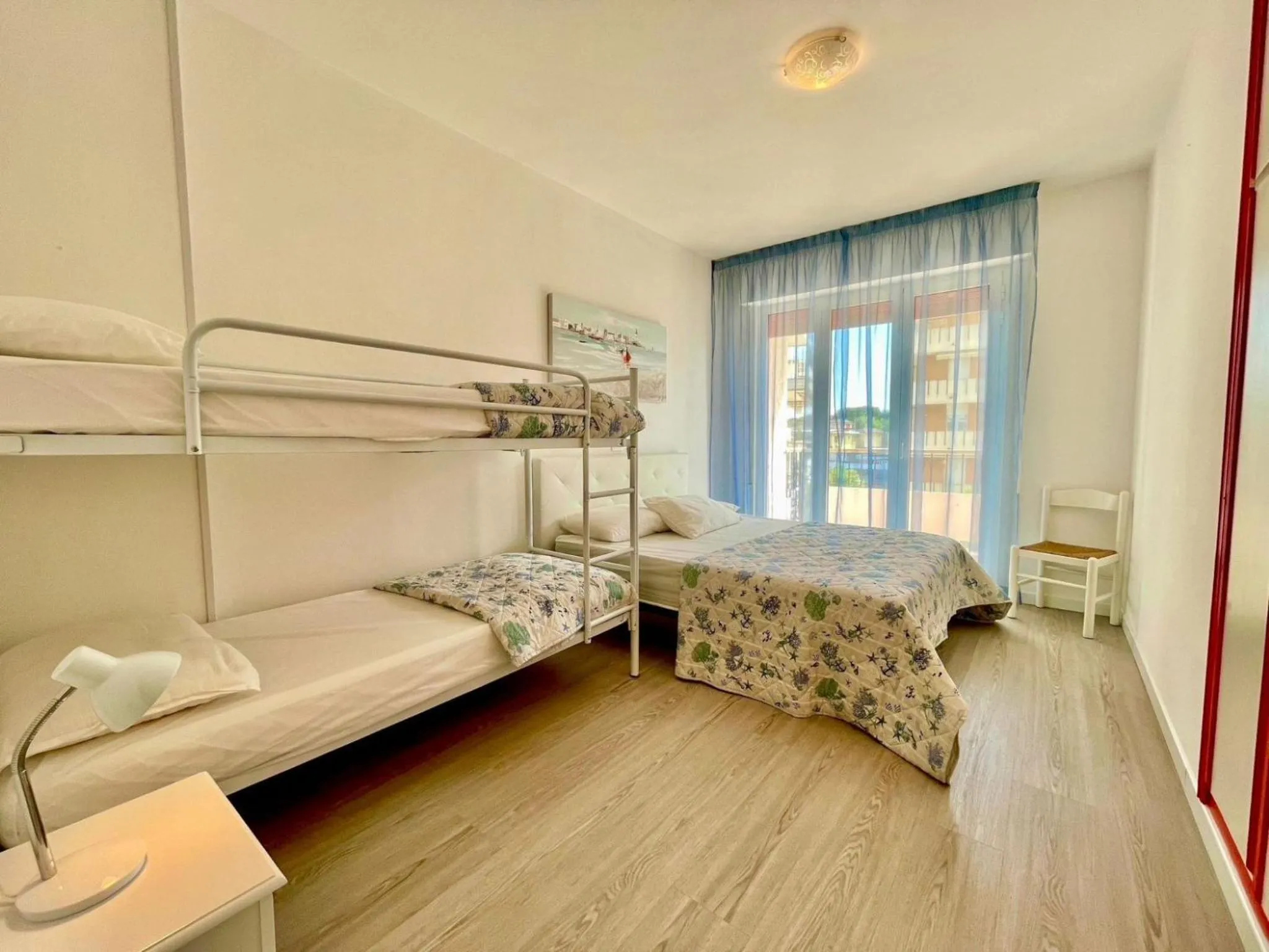 Bright apartment by the beach