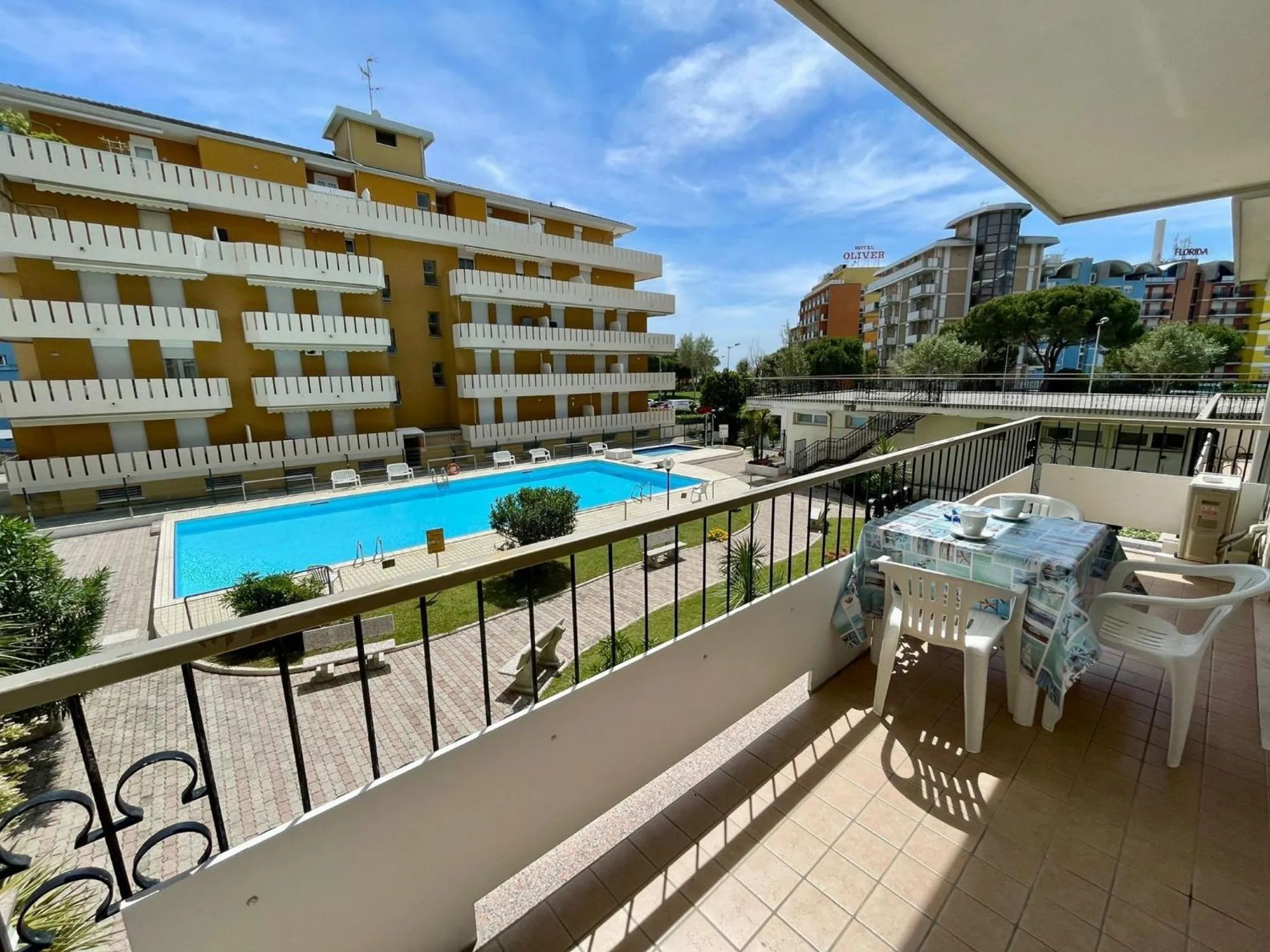 Bright apartment by the beach