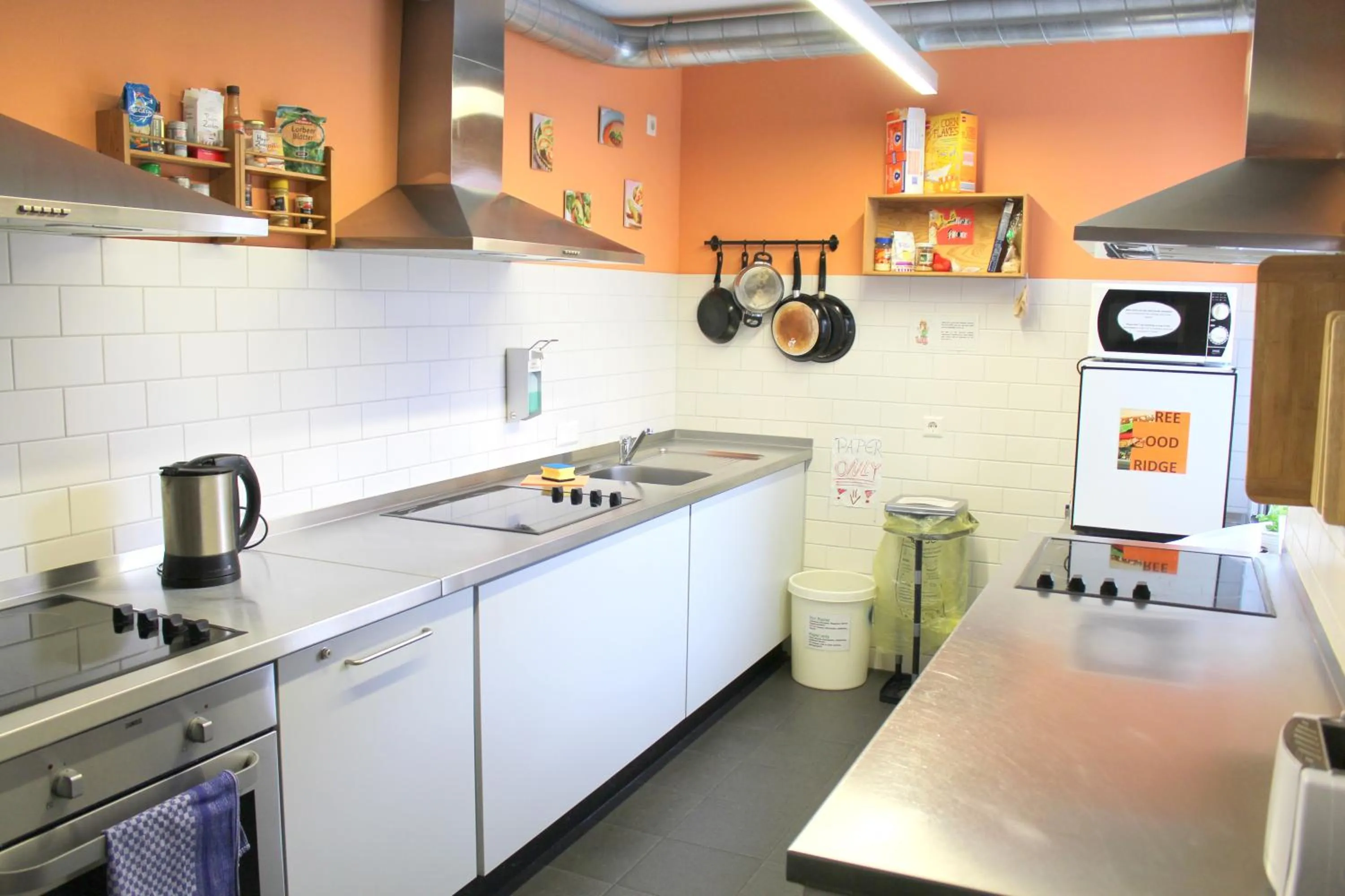 Kitchen or kitchenette in StayInn Hostel und Gästehaus