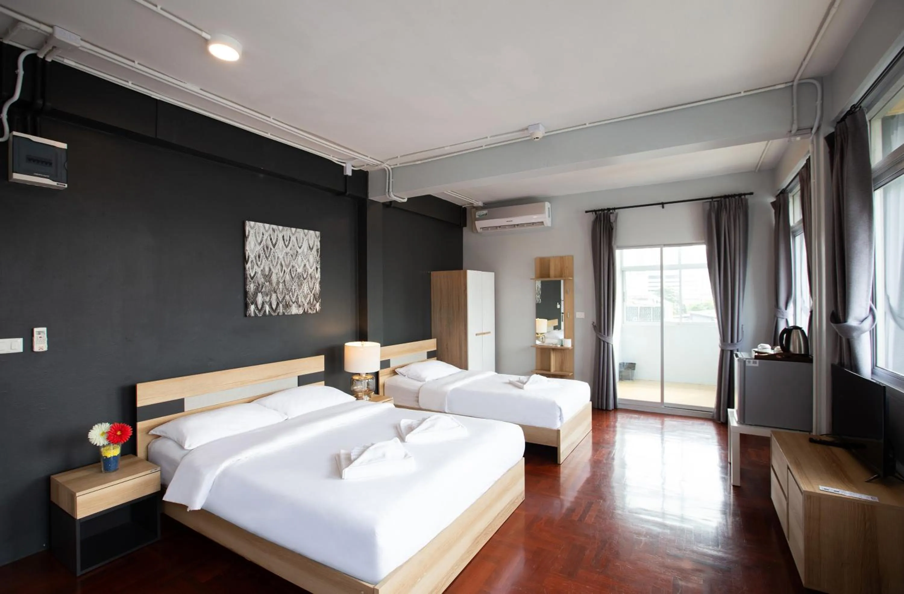 Bed in 185@Surawong Residence