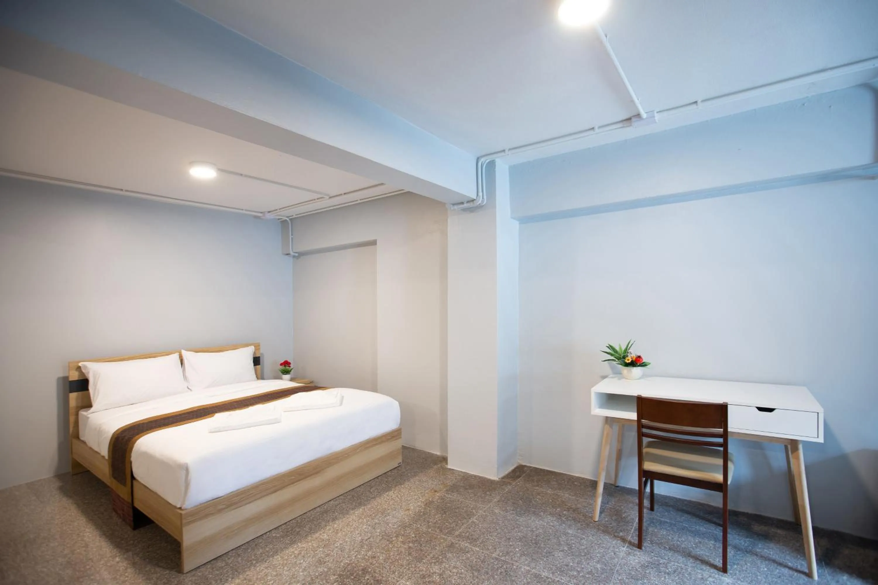 Bed in 185@Surawong Residence