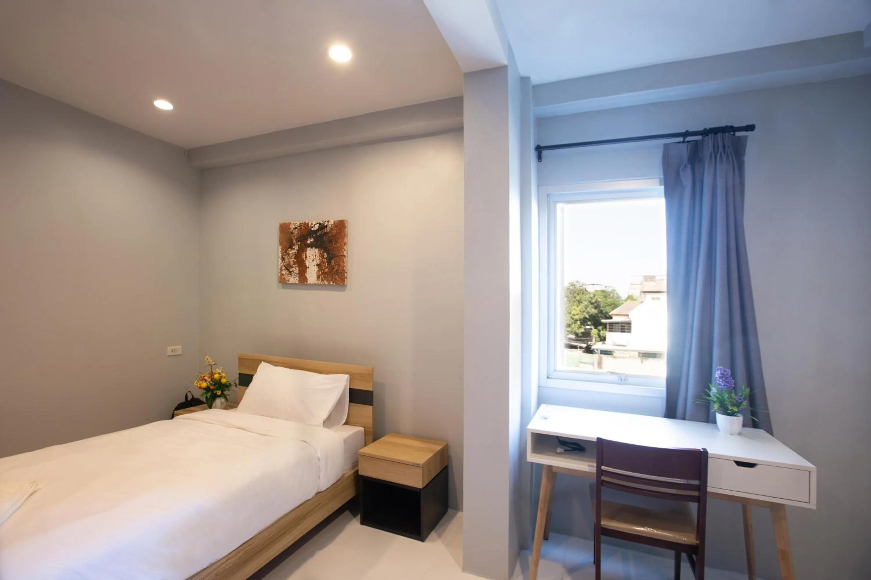 Bed in 185@Surawong Residence