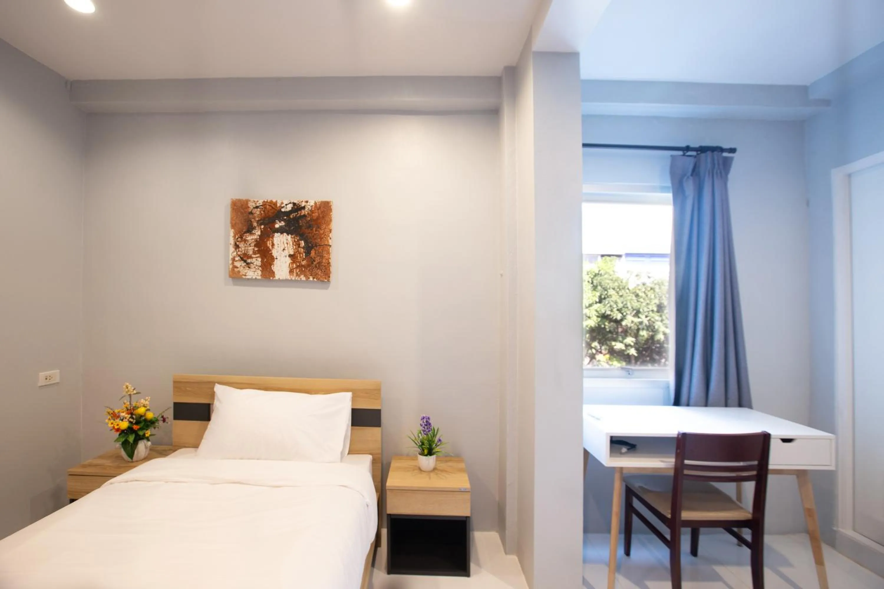 Bed in 185@Surawong Residence