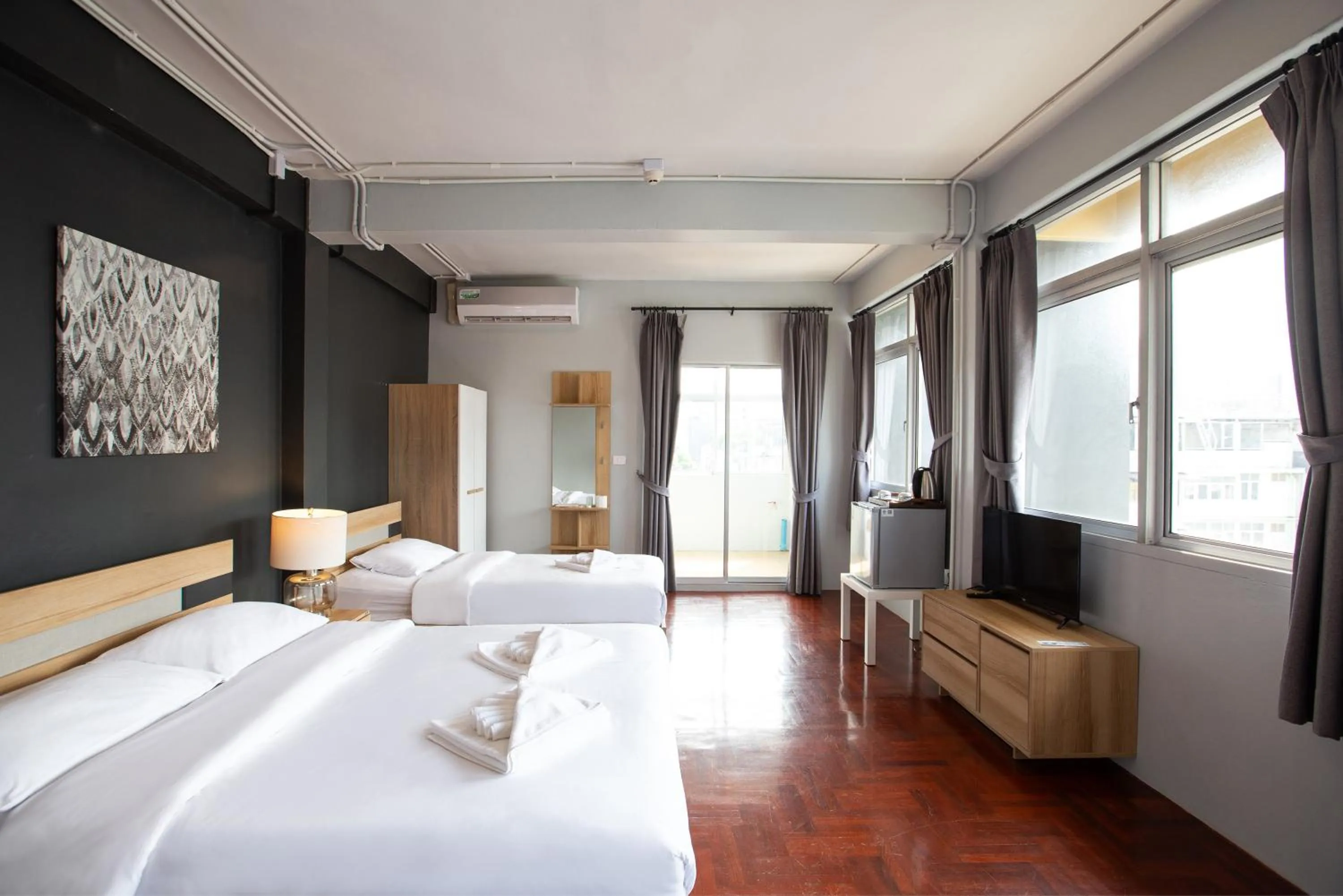 Bed in 185@Surawong Residence