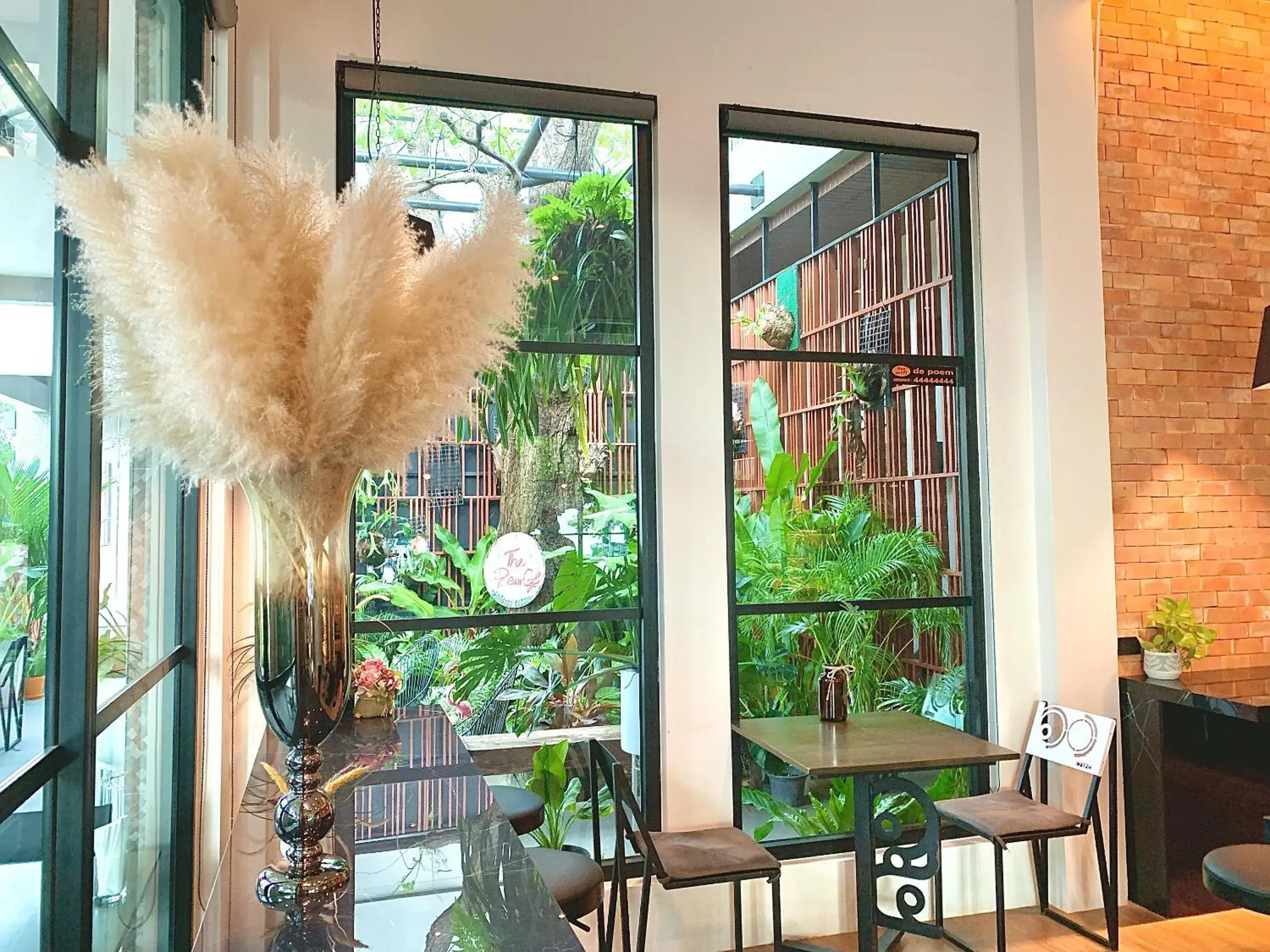 Restaurant/places to eat in The Poem Hotel Restaurant/places to eat in The Poem Hotel