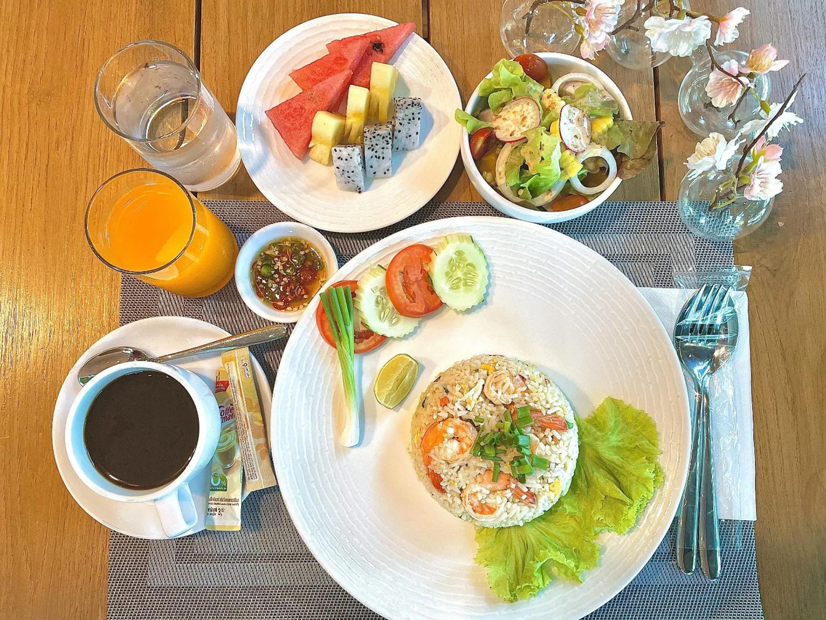 Restaurant/places to eat in The Poem Hotel