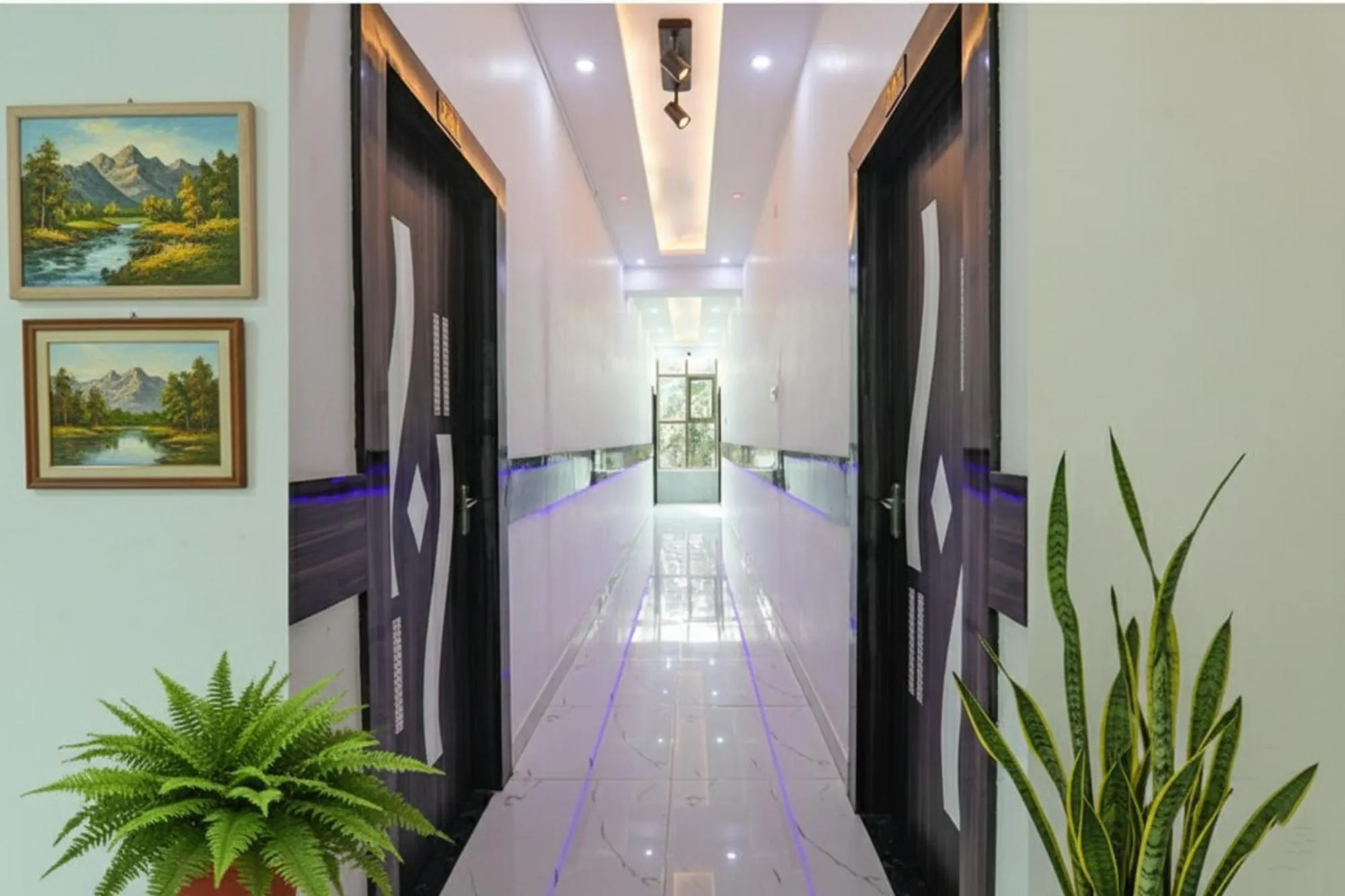 Lobby or reception in FabHotel Lumbini International - Sarnath museum