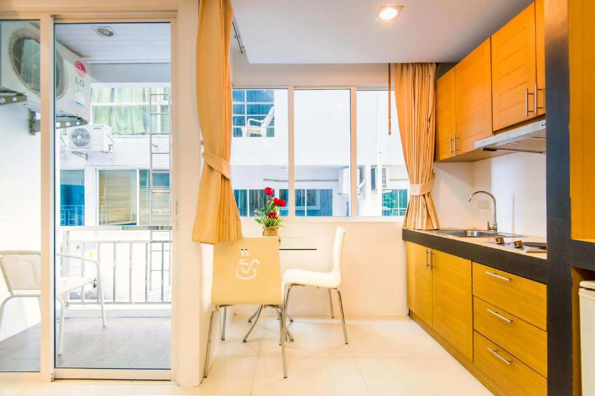 Kitchen or kitchenette in Hallo Patong Hotel