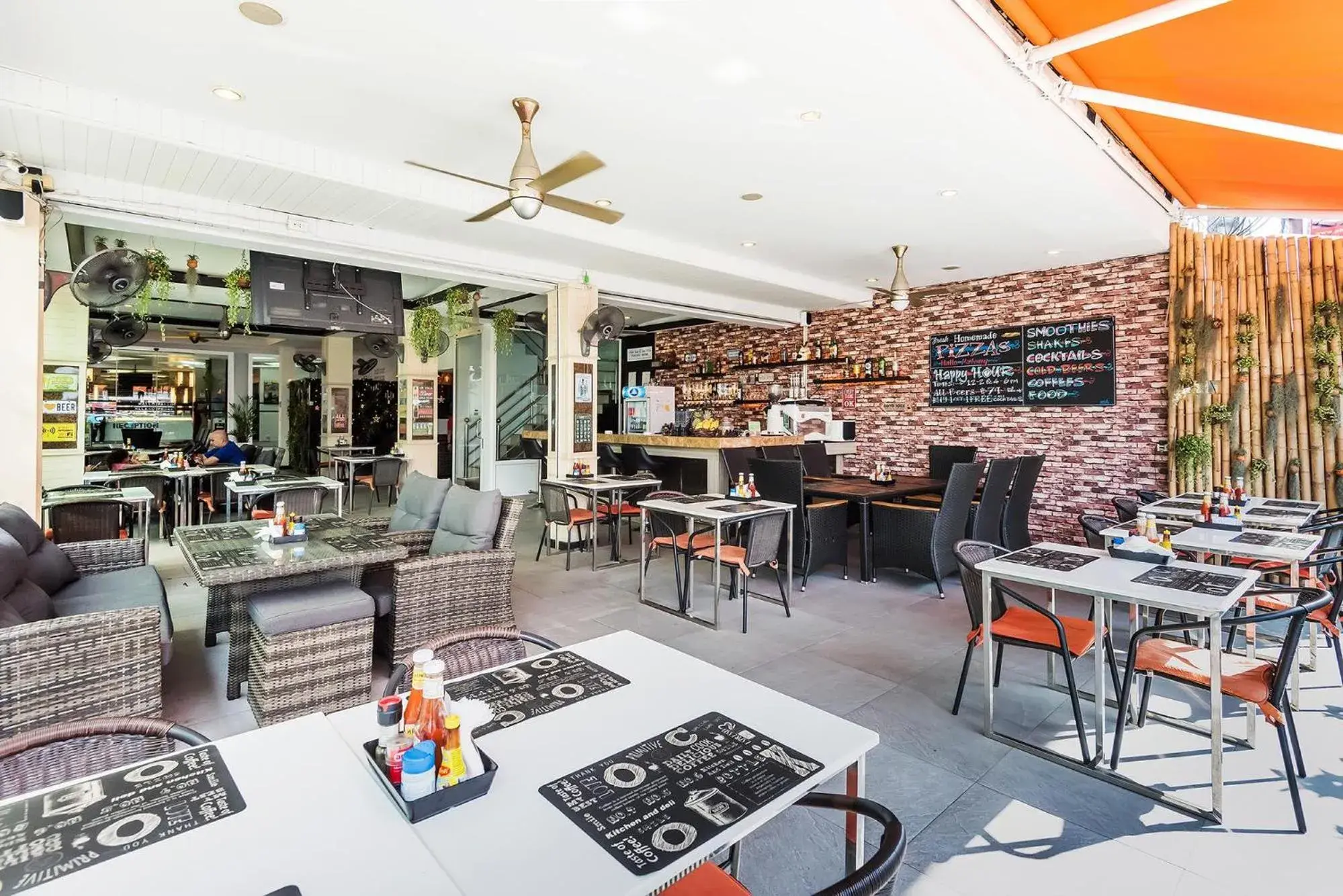 Restaurant/places to eat in Hallo Patong Hotel Restaurant/places to eat in Hallo Patong Hotel