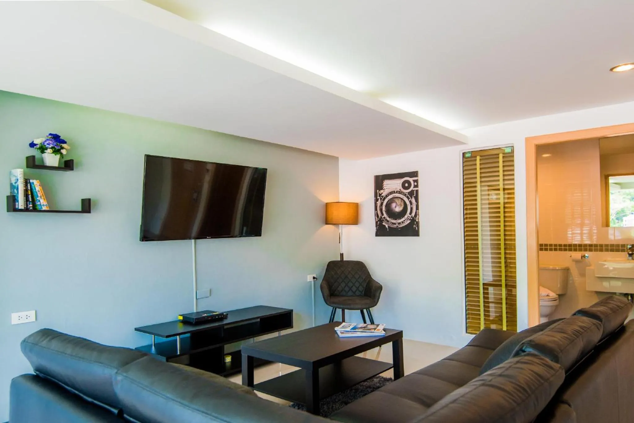 TV and multimedia in Hallo Patong Hotel