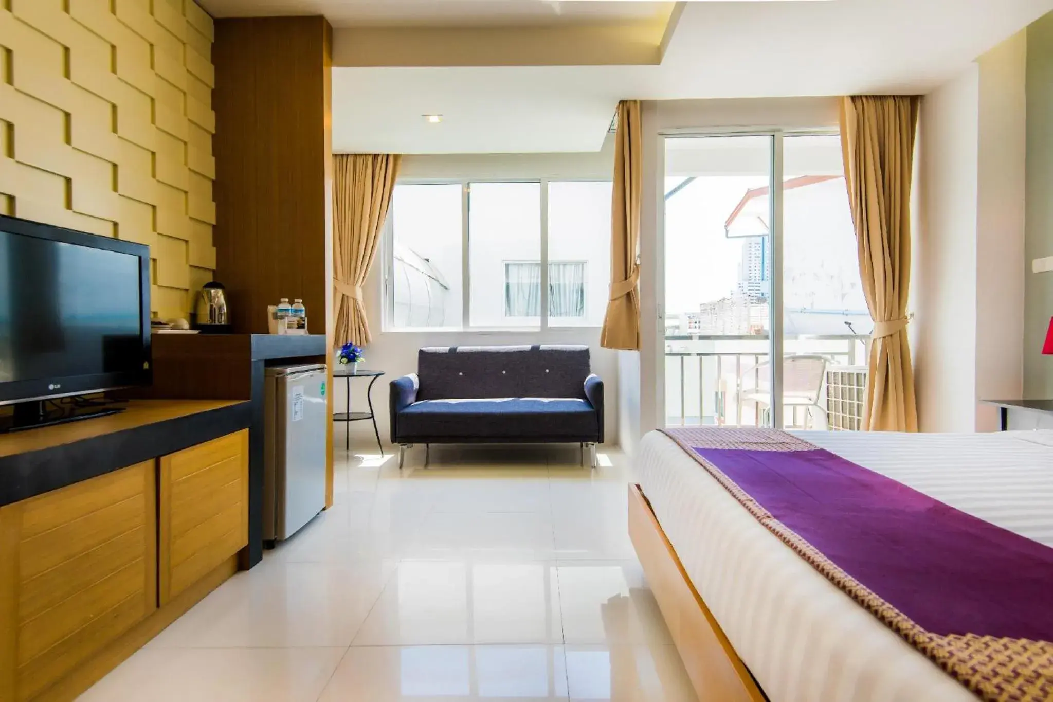 TV and multimedia, Bed in Hallo Patong Hotel TV and multimedia, Bed in Hallo Patong Hotel