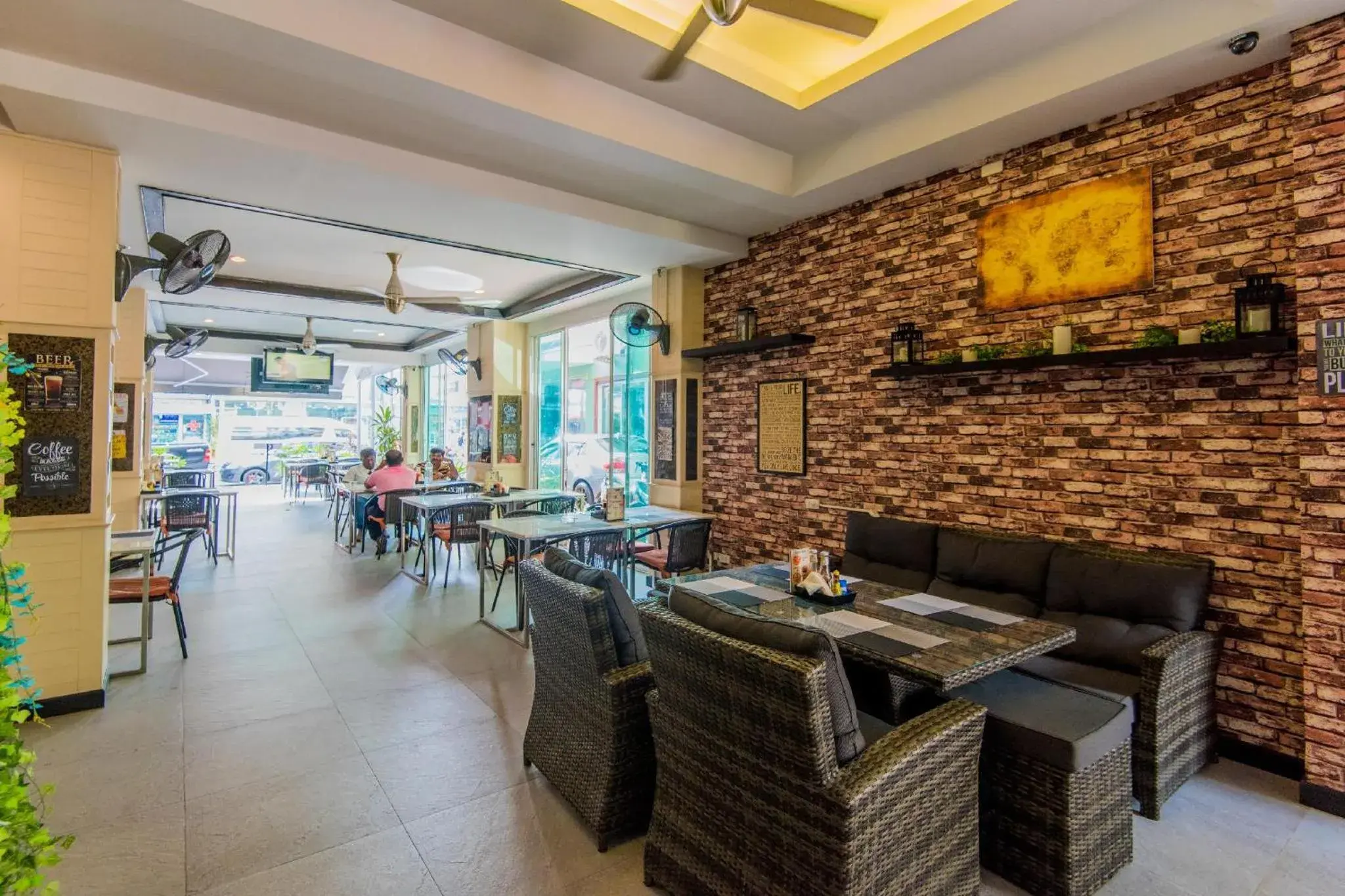 Restaurant/places to eat in Hallo Patong Hotel Restaurant/places to eat in Hallo Patong Hotel