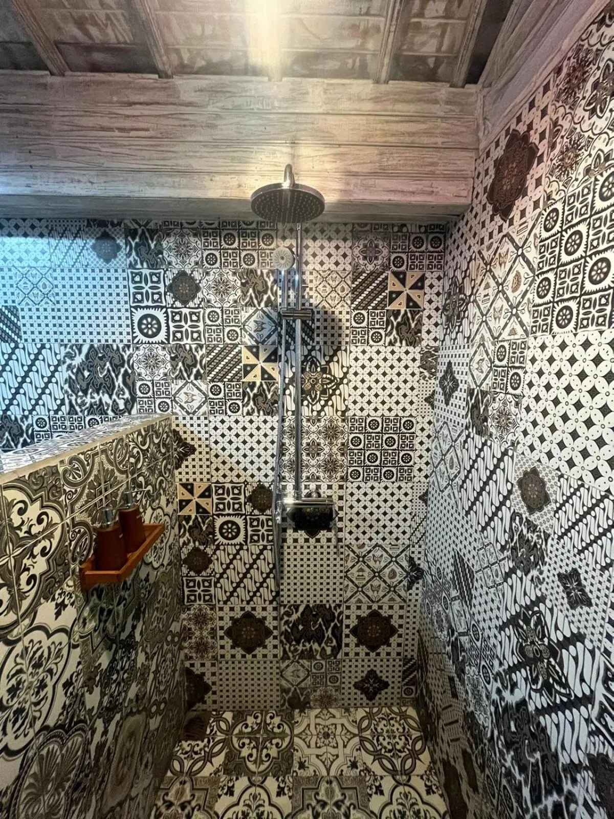 Shower in Villa Telaga Wana