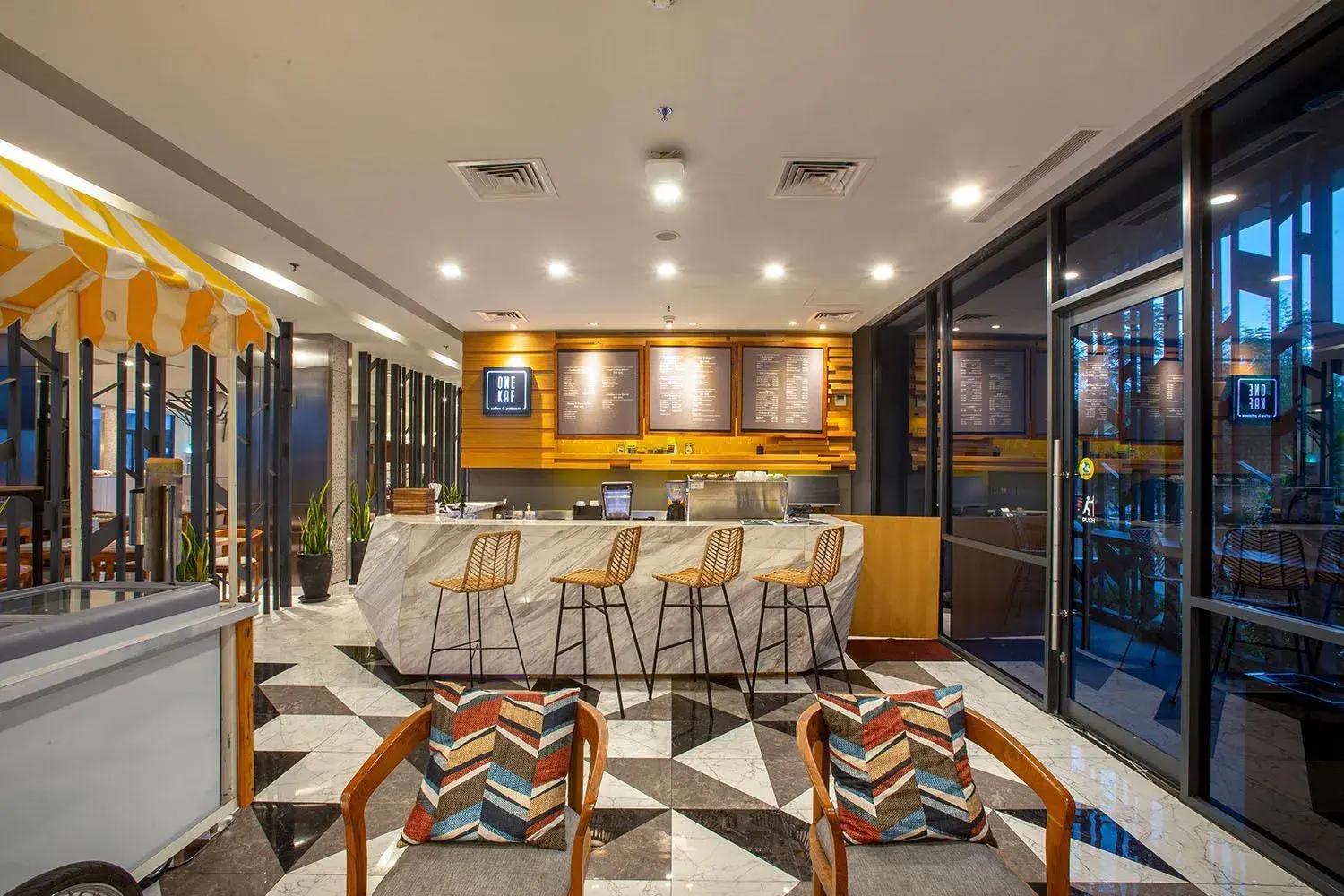 Lounge or bar in THE 1O1 Jakarta Airport CBC Lounge or bar in THE 1O1 Jakarta Airport CBC