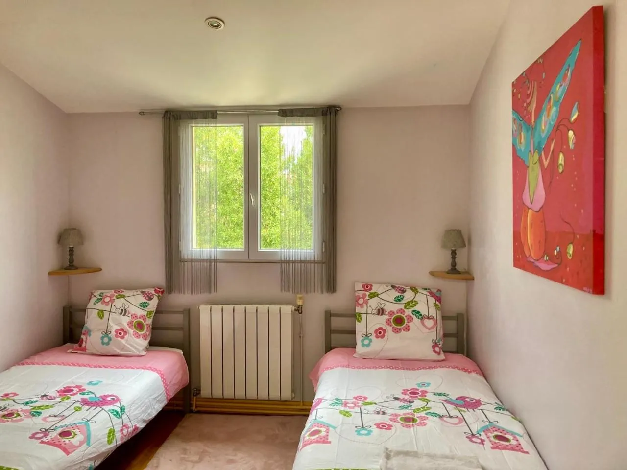 Bed in La Villa des Roses Gîte Chambres d'hôtes Piscine chauffée