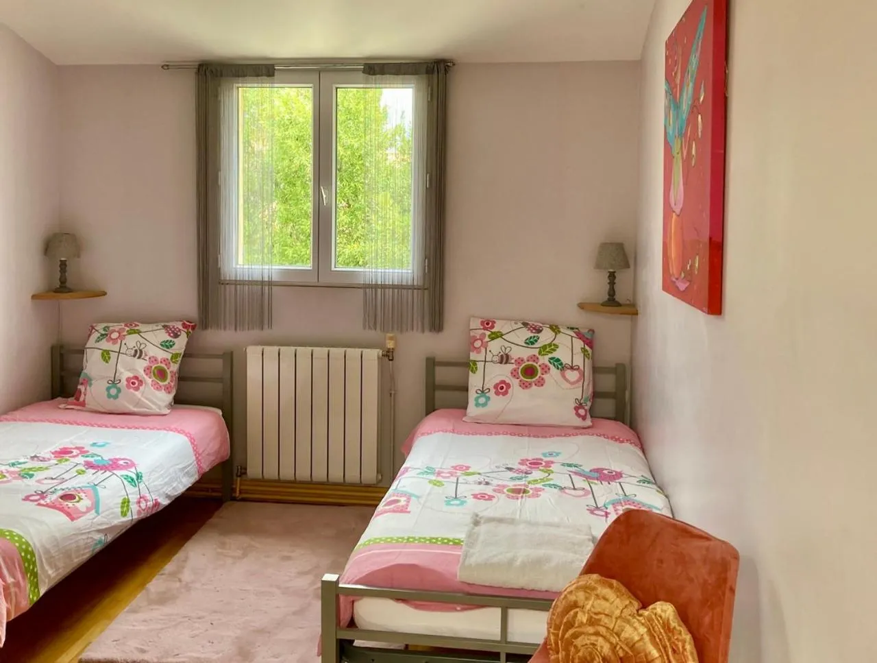 Bed in La Villa des Roses Gîte Chambres d'hôtes Piscine chauffée
