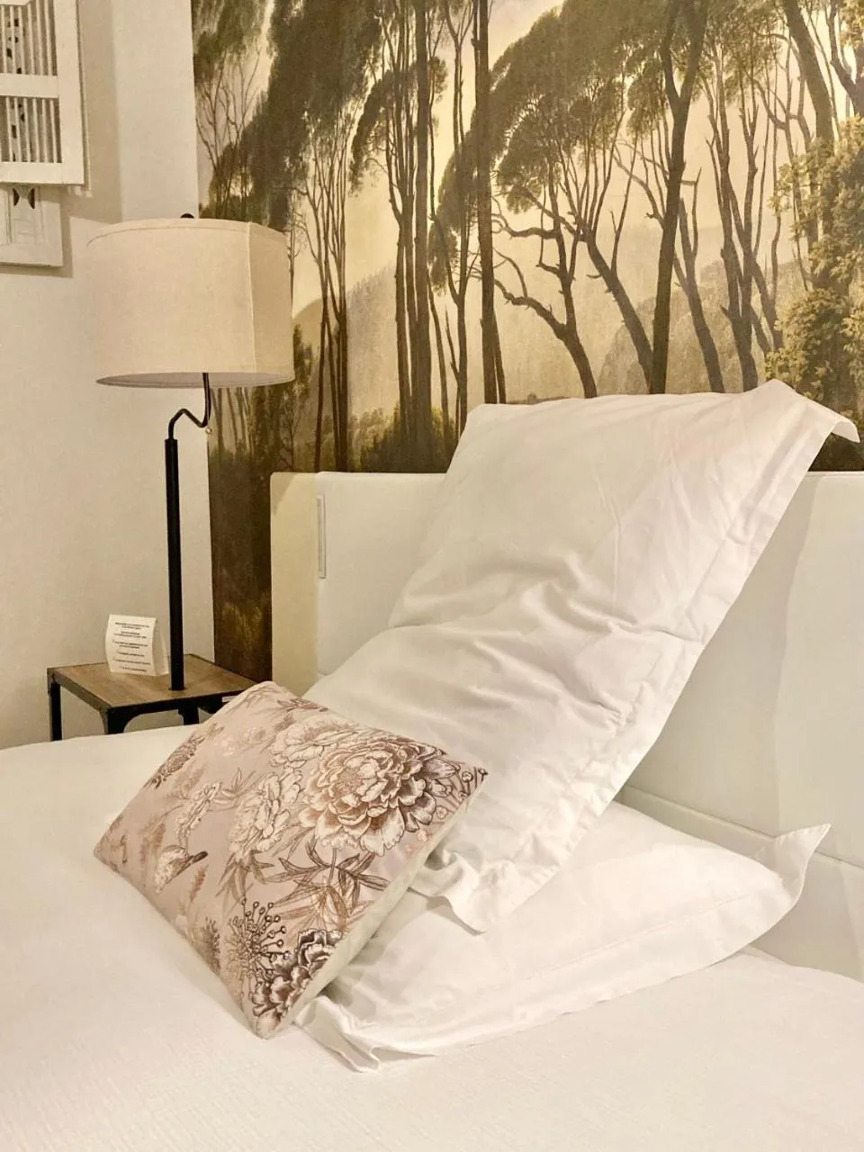 Bed in La Villa des Roses Gîte Chambres d'hôtes Piscine chauffée