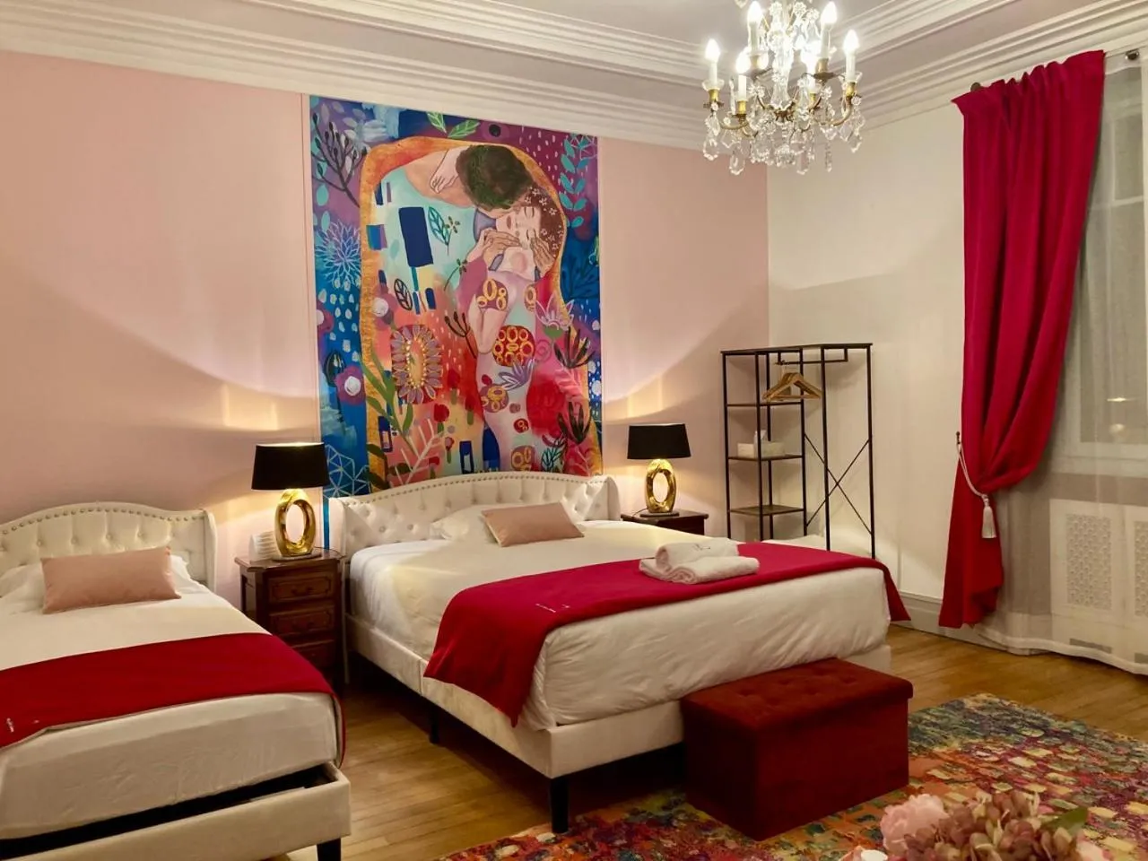 Bed in La Villa des Roses Gîte Chambres d'hôtes Piscine chauffée