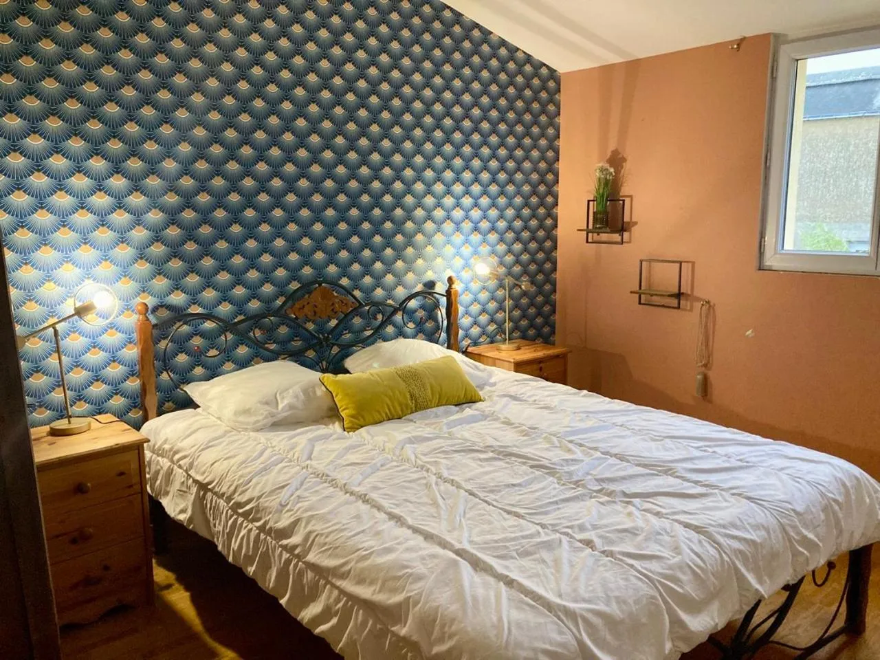 Bed in La Villa des Roses Gîte Chambres d'hôtes Piscine chauffée