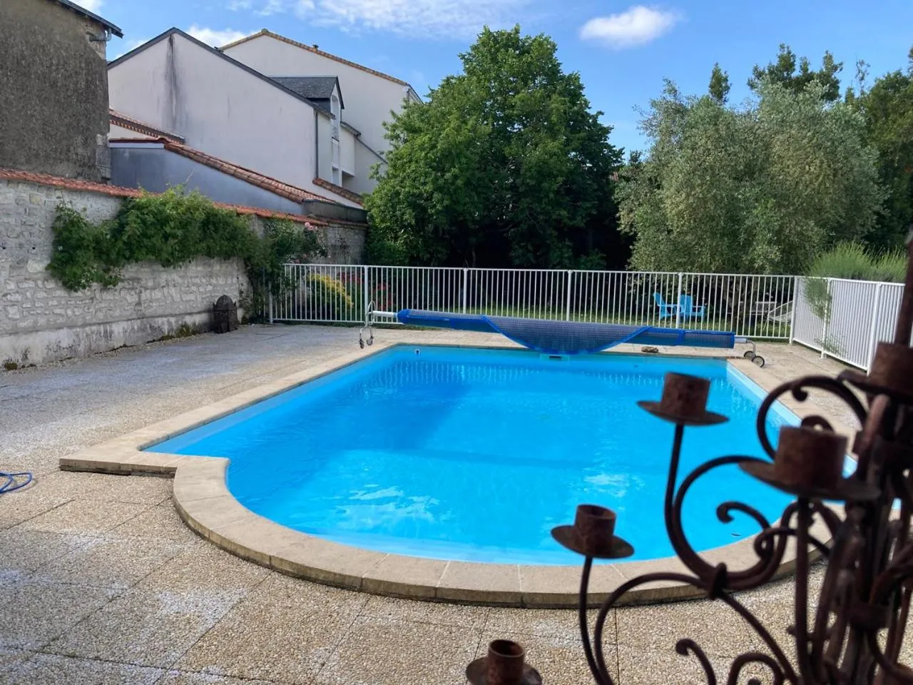 Swimming pool in La Villa des Roses Gîte Chambres d'hôtes Piscine chauffée