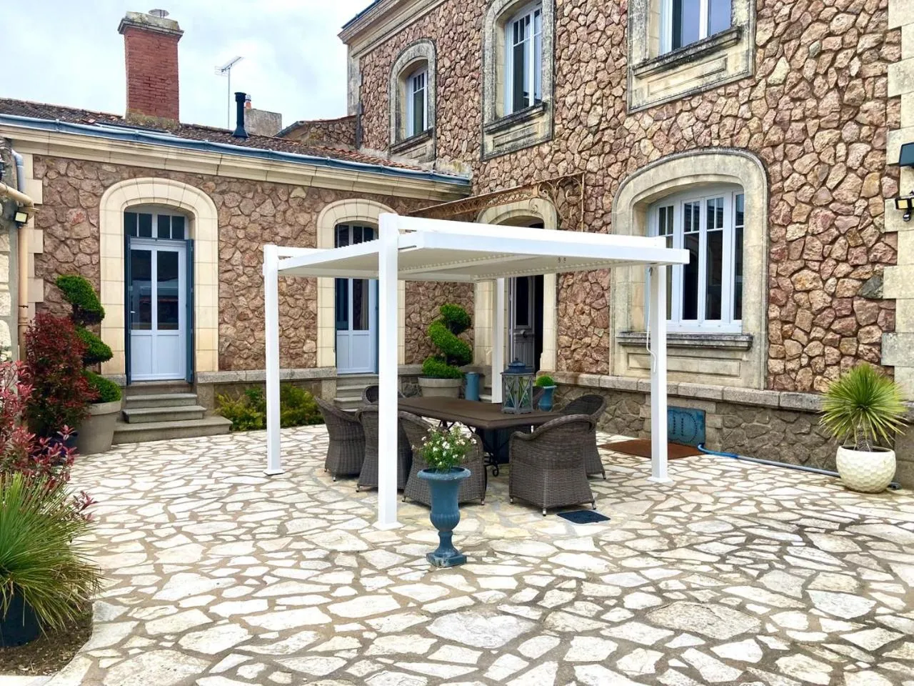 La Villa des Roses Gîte Chambres d'hôtes Piscine chauffée