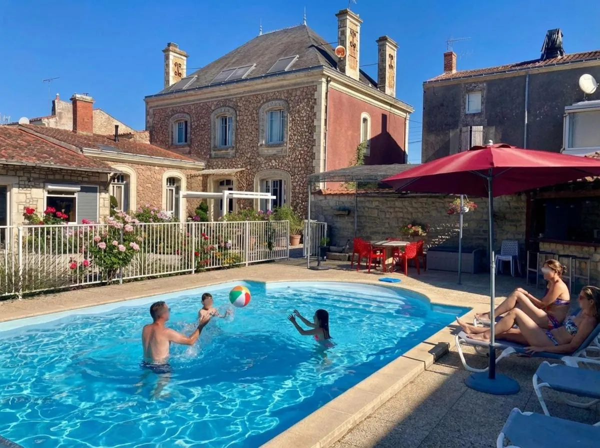 La Villa des Roses Gîte Chambres d'hôtes Piscine chauffée