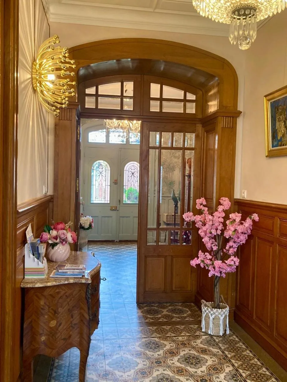 Facade/entrance in La Villa des Roses Gîte Chambres d'hôtes Piscine chauffée